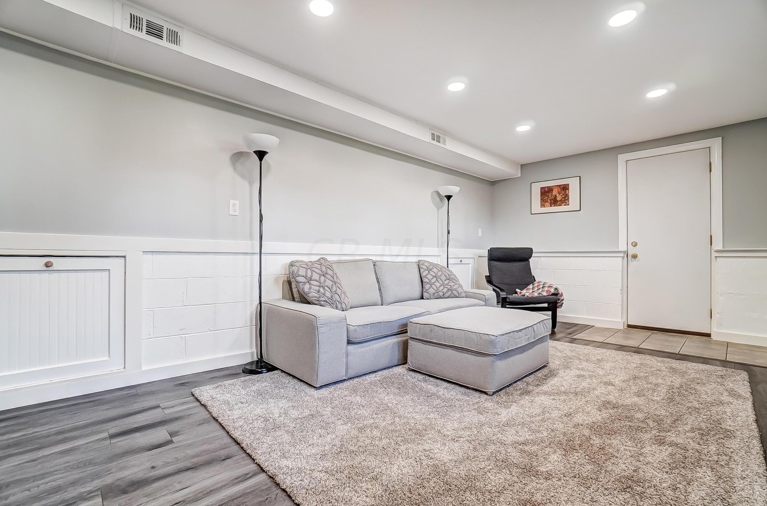 722 Harley Dr, Columbus OH 43202-1807 exterior