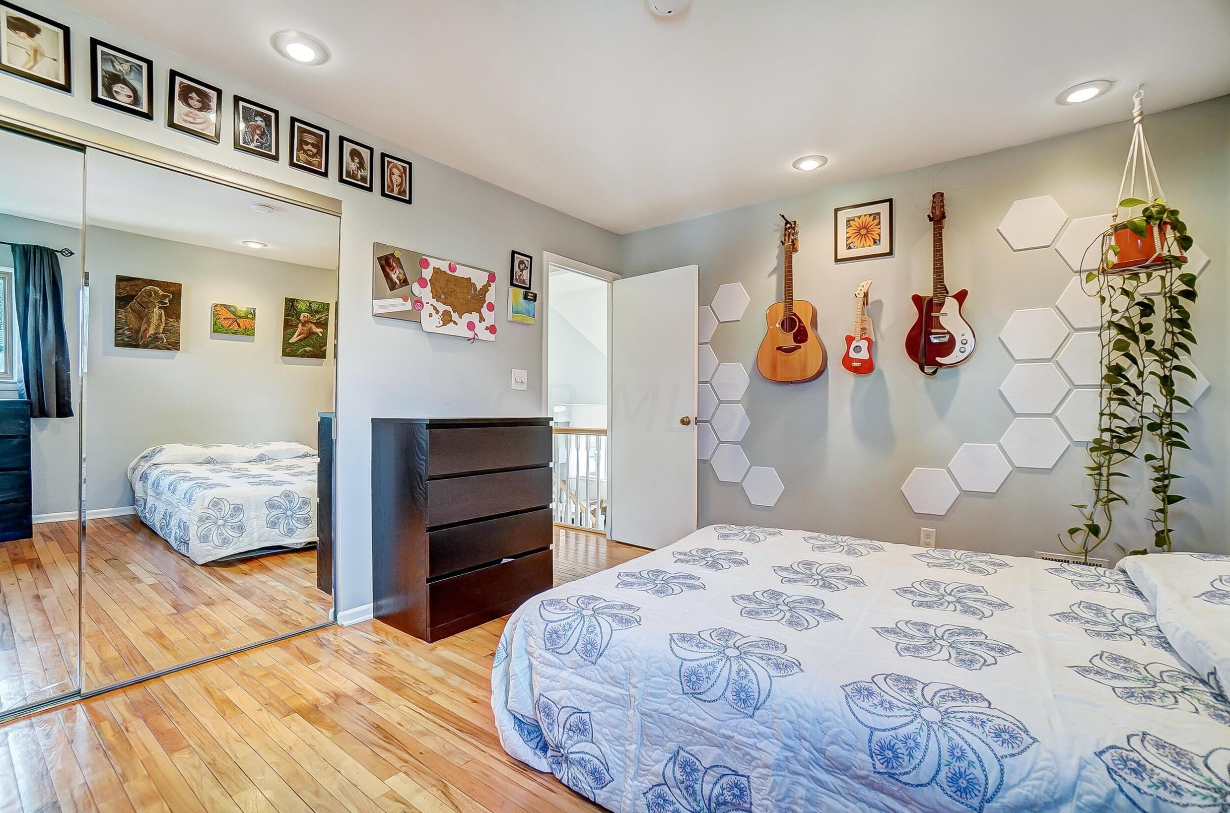 722 Harley Dr, Columbus OH 43202-1807 exterior