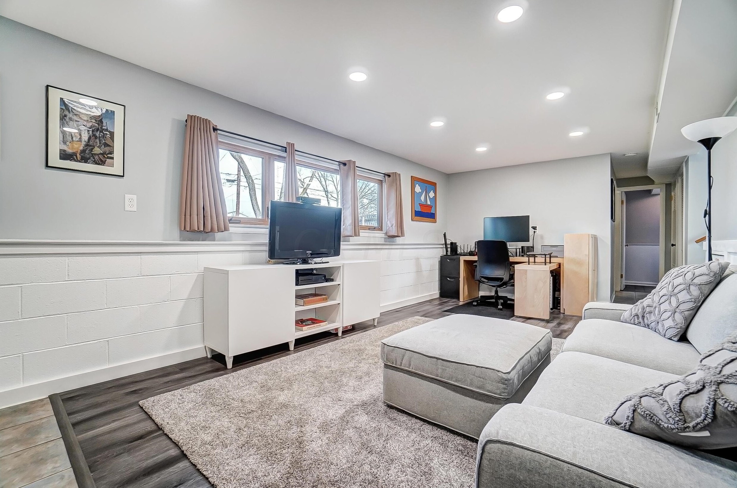 722 Harley Dr, Columbus OH 43202-1807 exterior