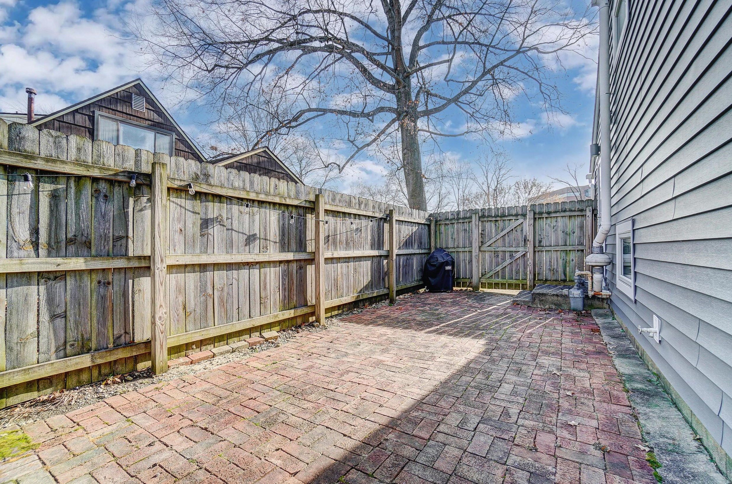 722 Harley Dr, Columbus OH 43202-1807 exterior