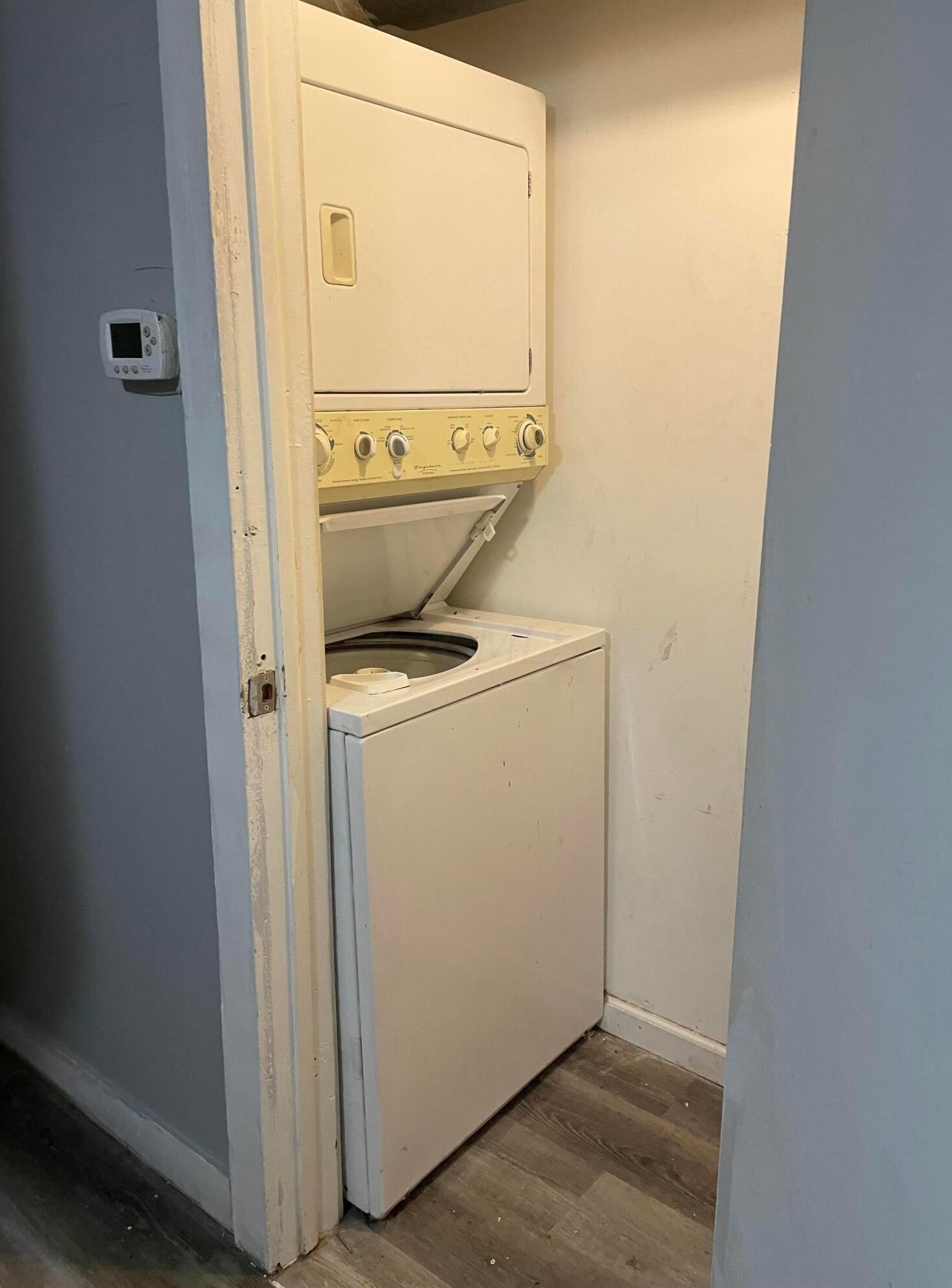 2074 Cooke Rd, Columbus OH  43224-2412 exterior