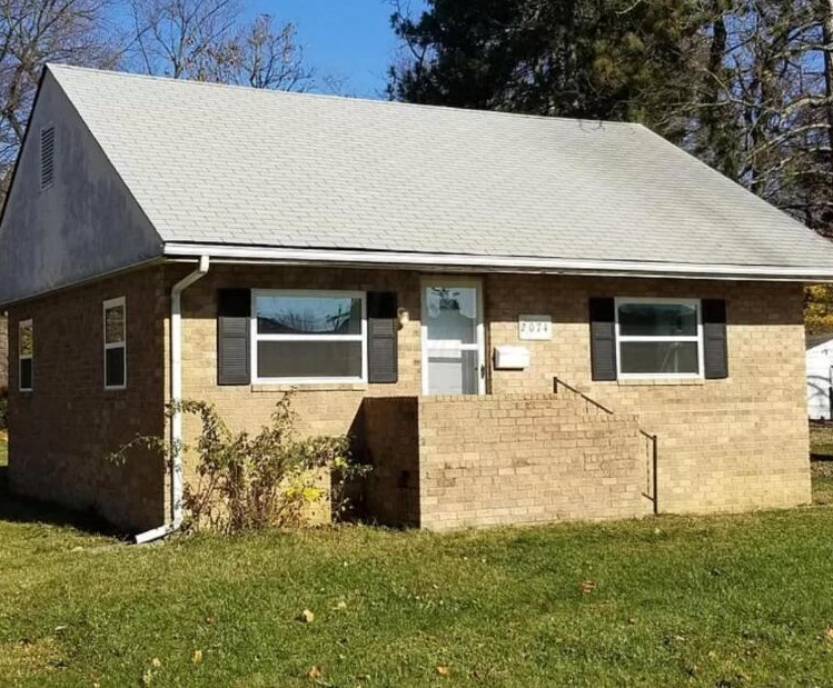 2074 Cooke Rd, Columbus OH  43224-2412 exterior
