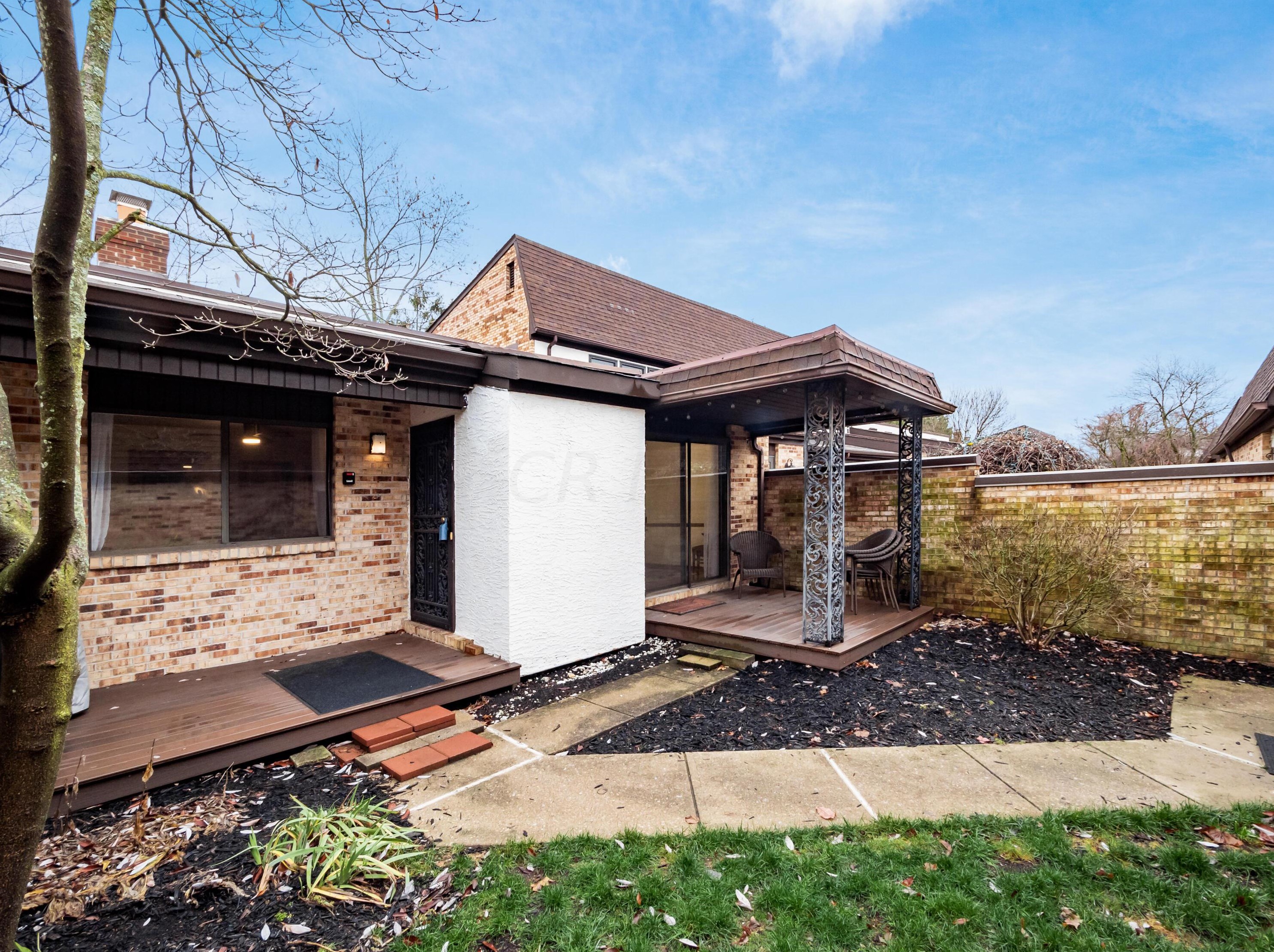 4572 Arlingate Dr, Columbus OH  43220-3068 exterior