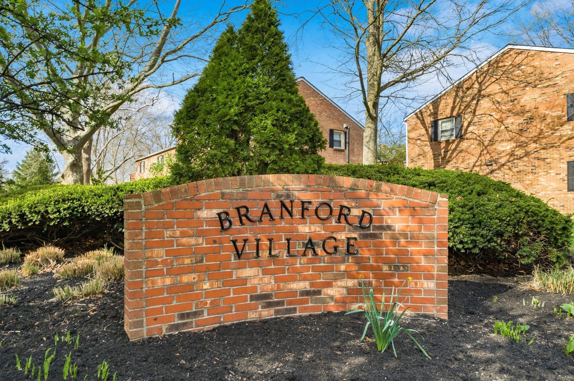 4736 Merrifield Pl, Columbus OH  43220-5434 exterior