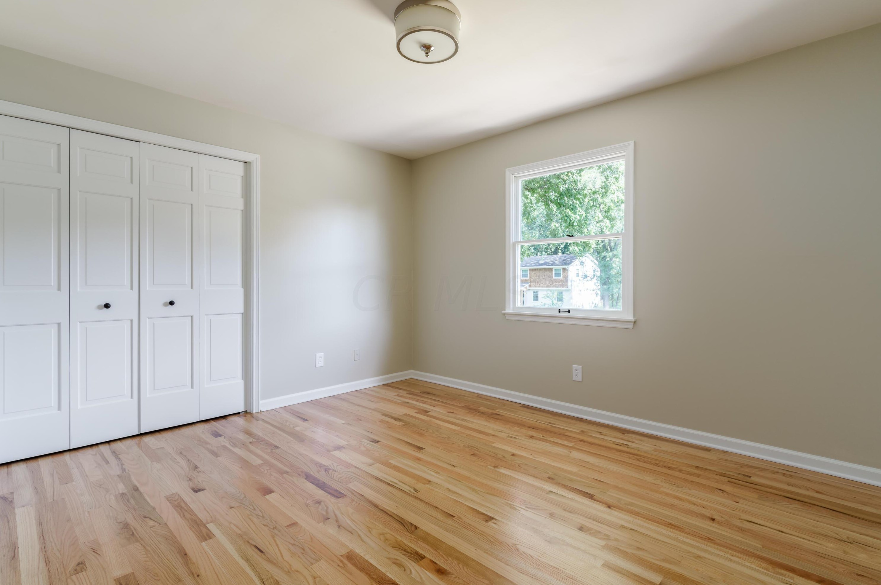 1377 Oakbourne Dr, Columbus OH  43235-1172 exterior