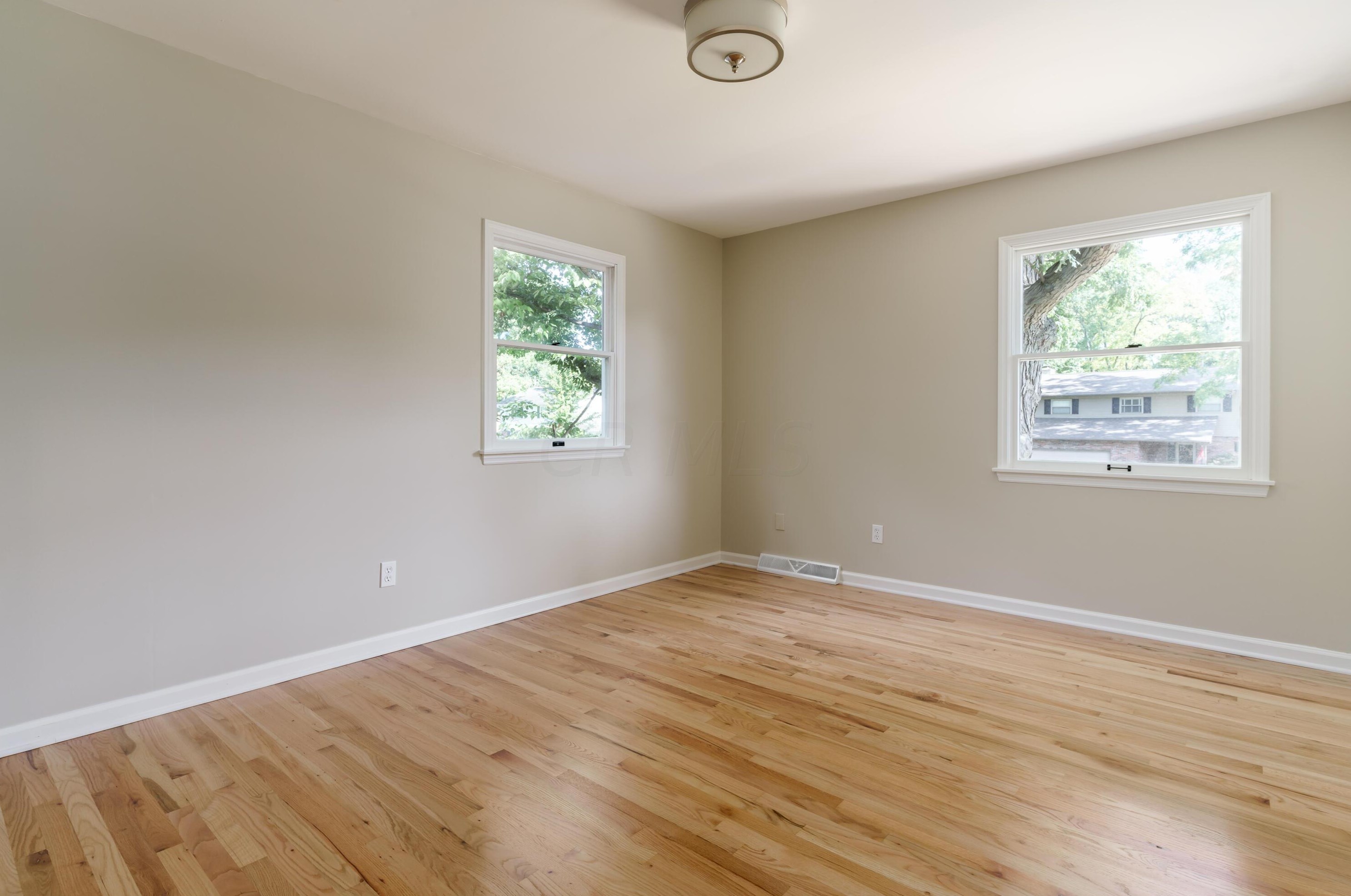 1377 Oakbourne Dr, Columbus OH  43235-1172 exterior