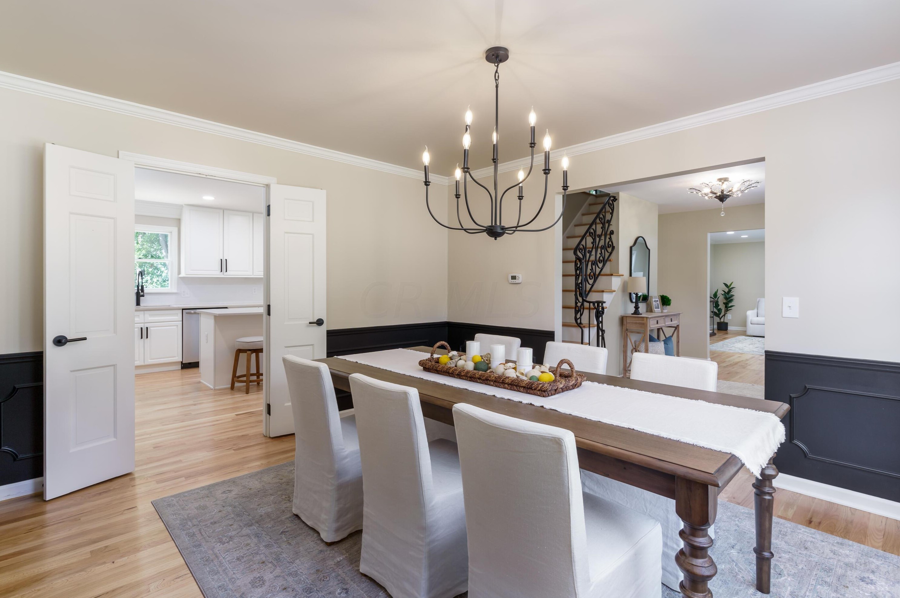 1377 Oakbourne Dr, Columbus OH  43235-1172 exterior