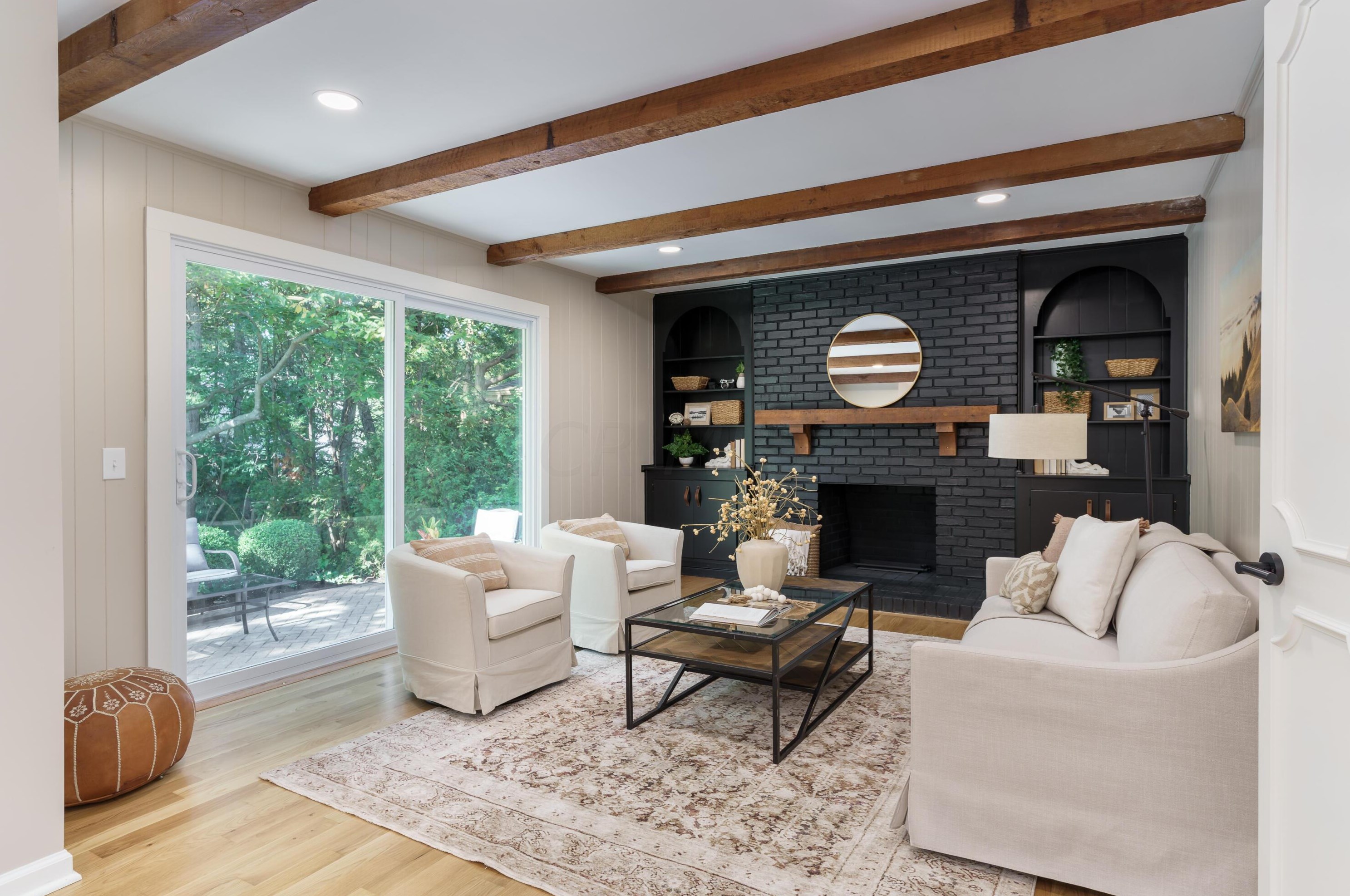 1377 Oakbourne Dr, Columbus OH  43235-1172 exterior