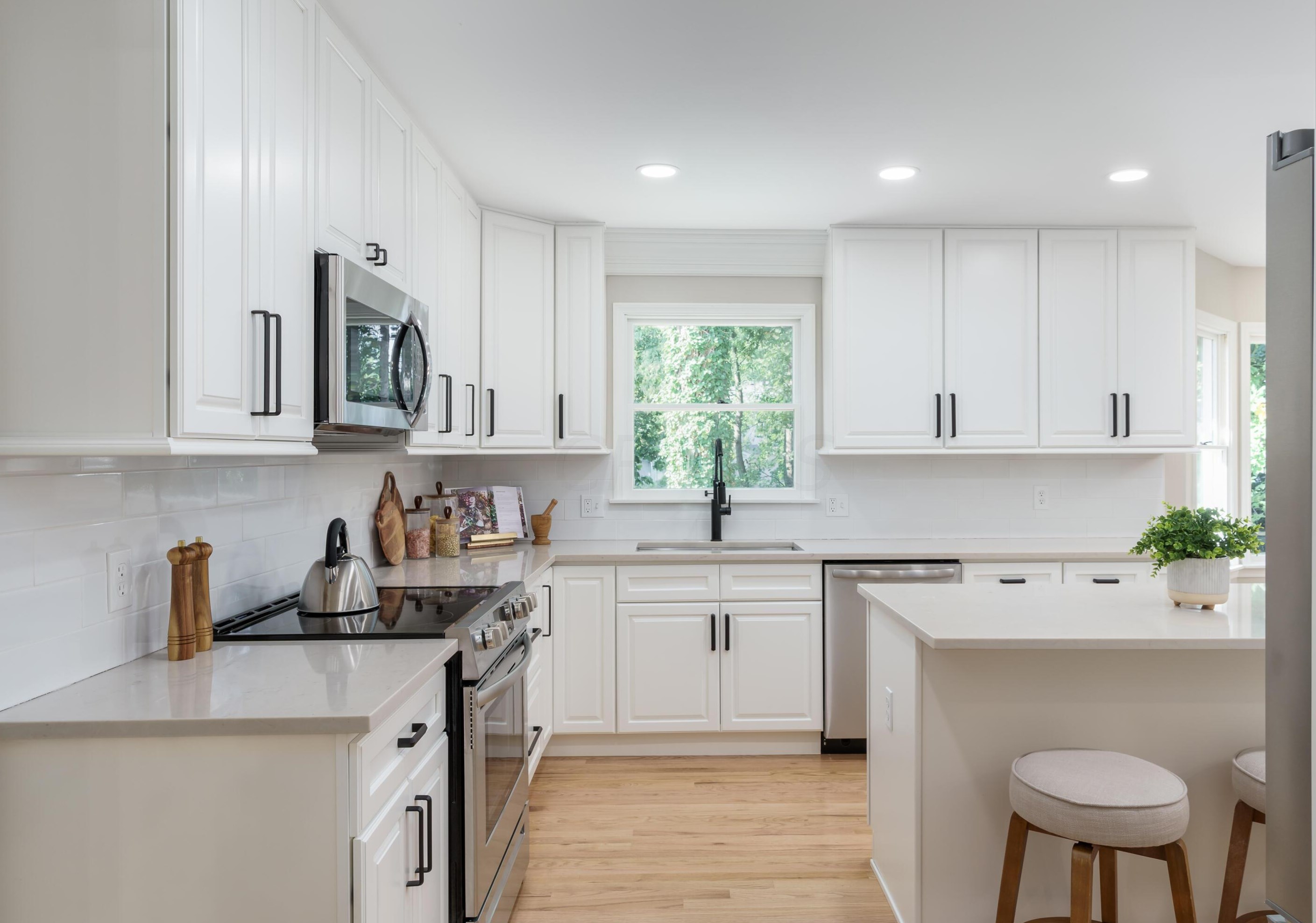 1377 Oakbourne Dr, Columbus OH  43235-1172 exterior