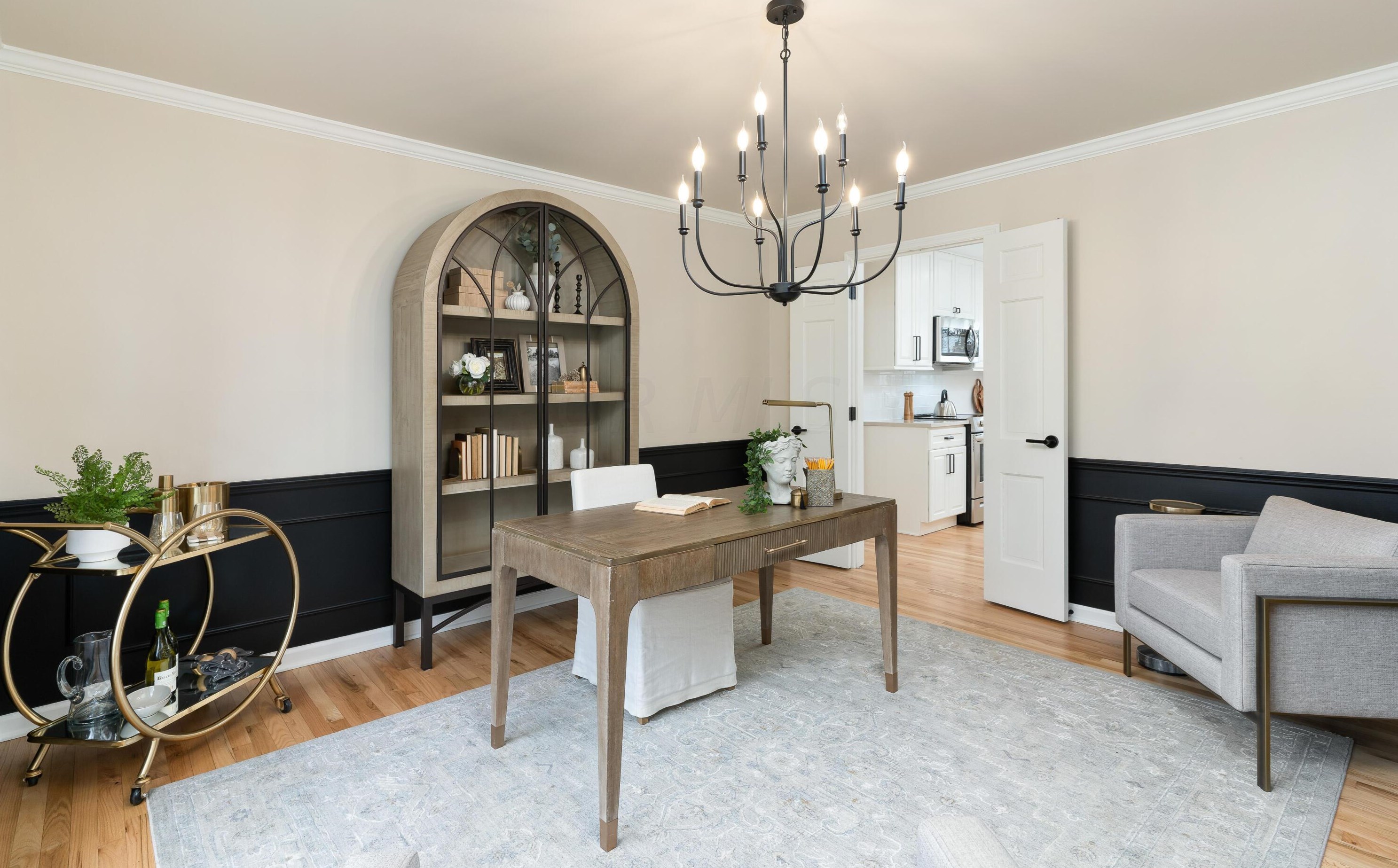 1377 Oakbourne Dr, Columbus OH  43235-1172 exterior