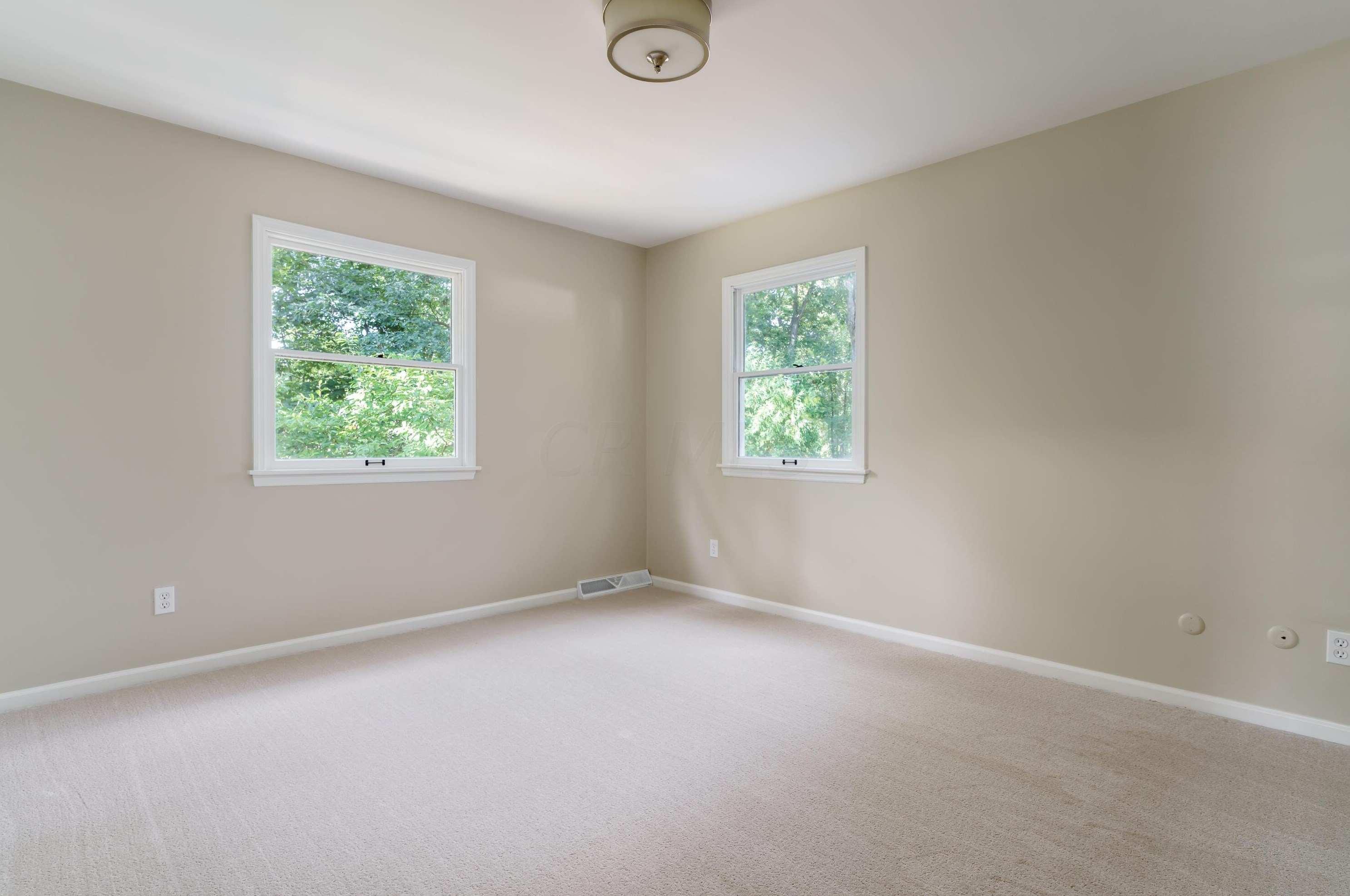 1377 Oakbourne Dr, Columbus OH  43235-1172 exterior