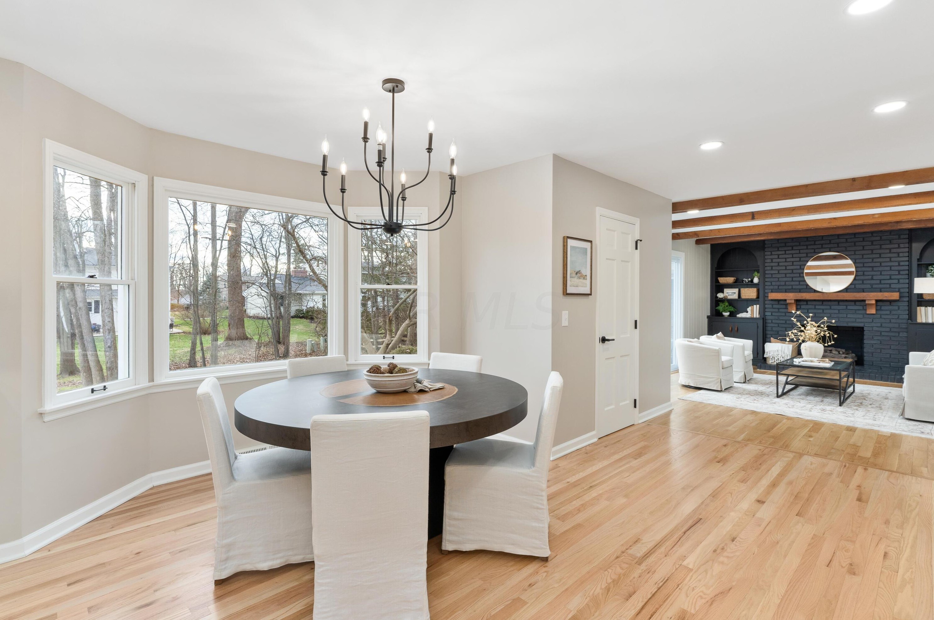 1377 Oakbourne Dr, Columbus OH  43235-1172 exterior