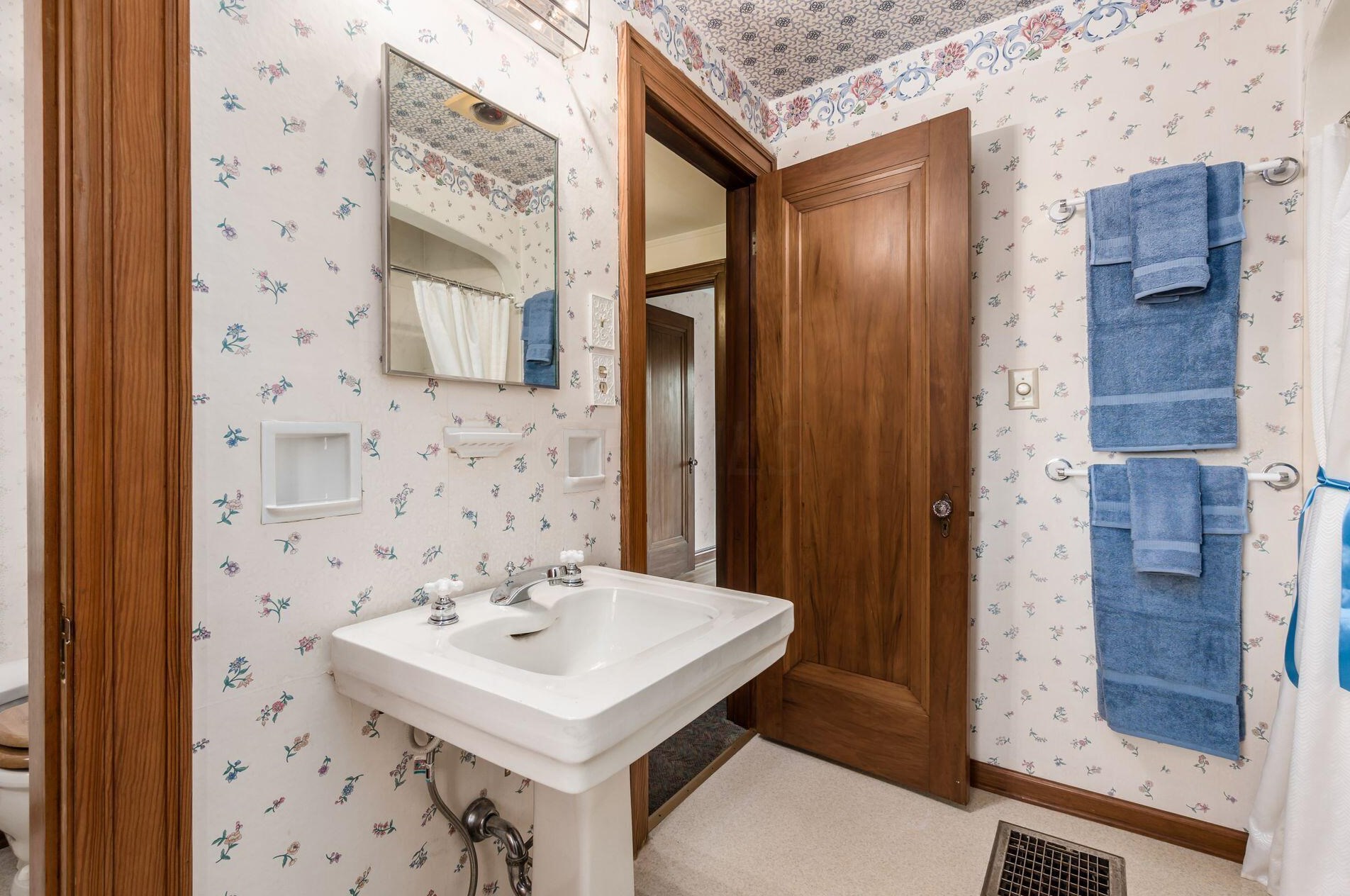 46 Weisheimer Rd, Columbus OH 43214-2146 exterior