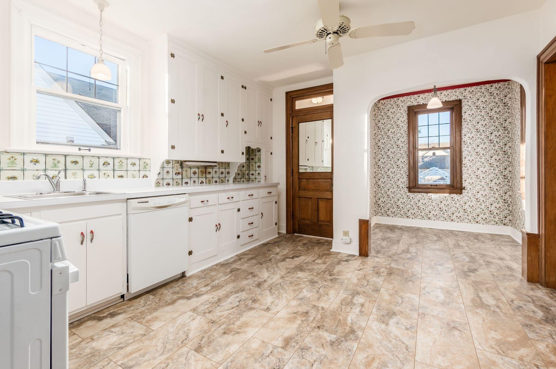 46 Weisheimer Rd, Columbus OH 43214-2146 exterior