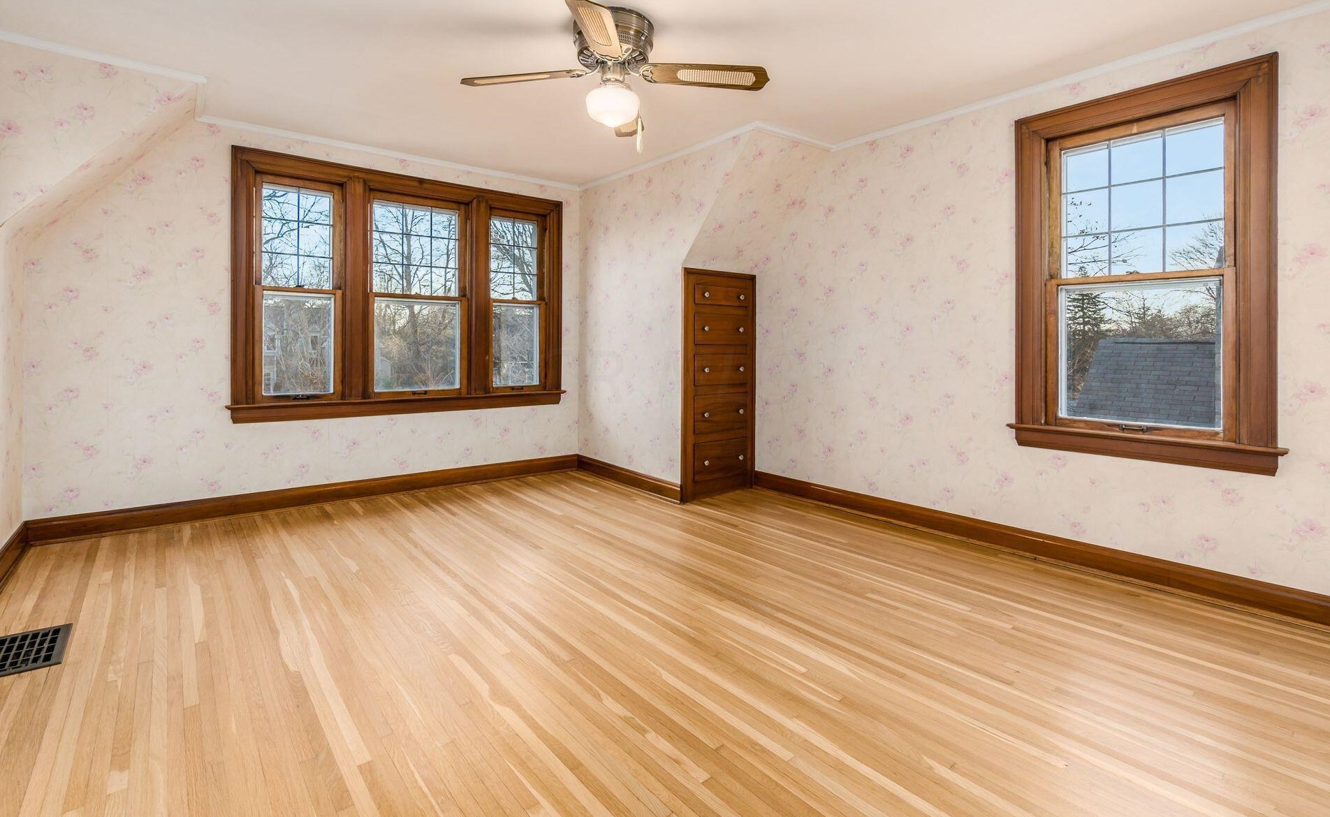 46 Weisheimer Rd, Columbus OH 43214-2146 exterior