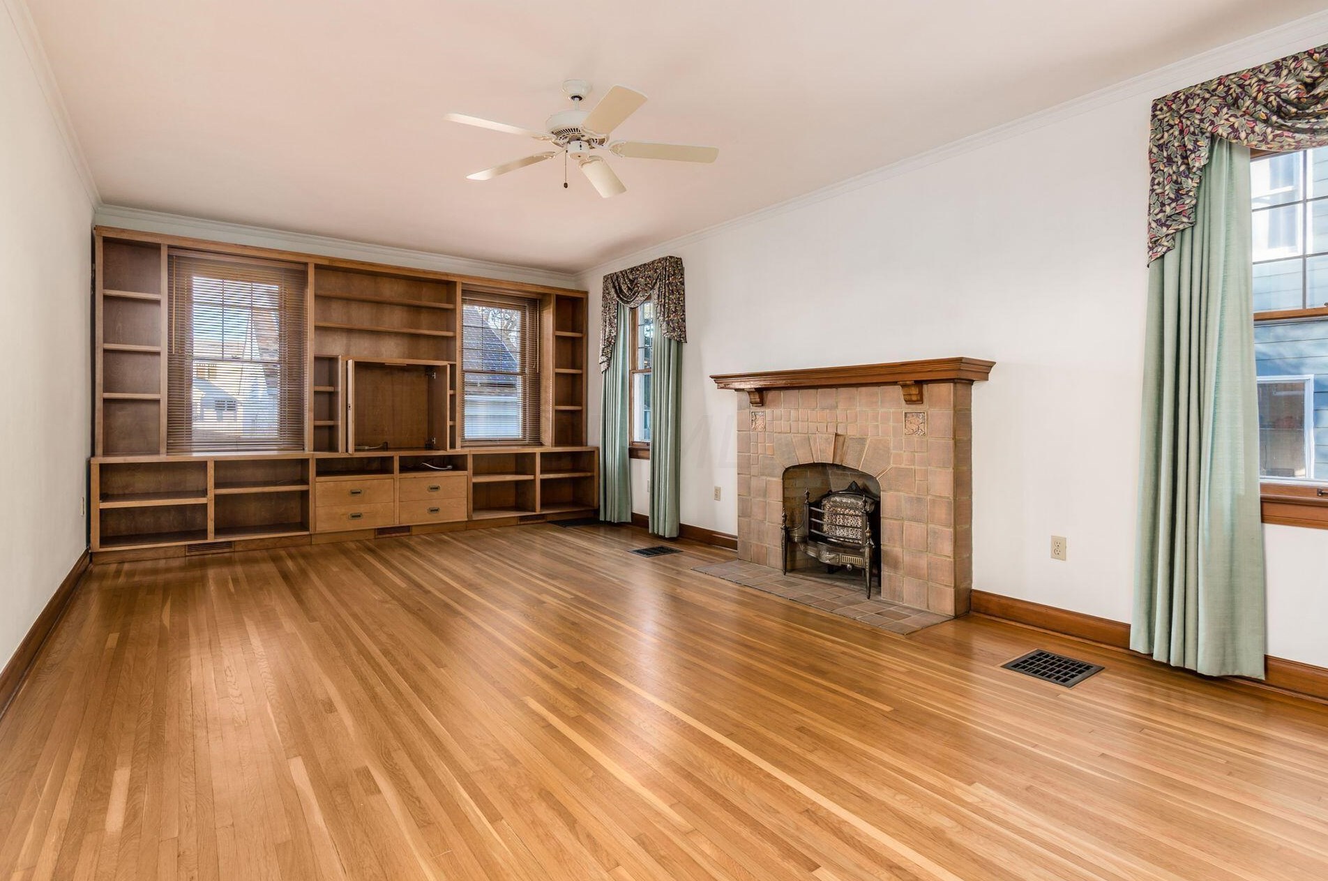 46 Weisheimer Rd, Columbus OH 43214-2146 exterior