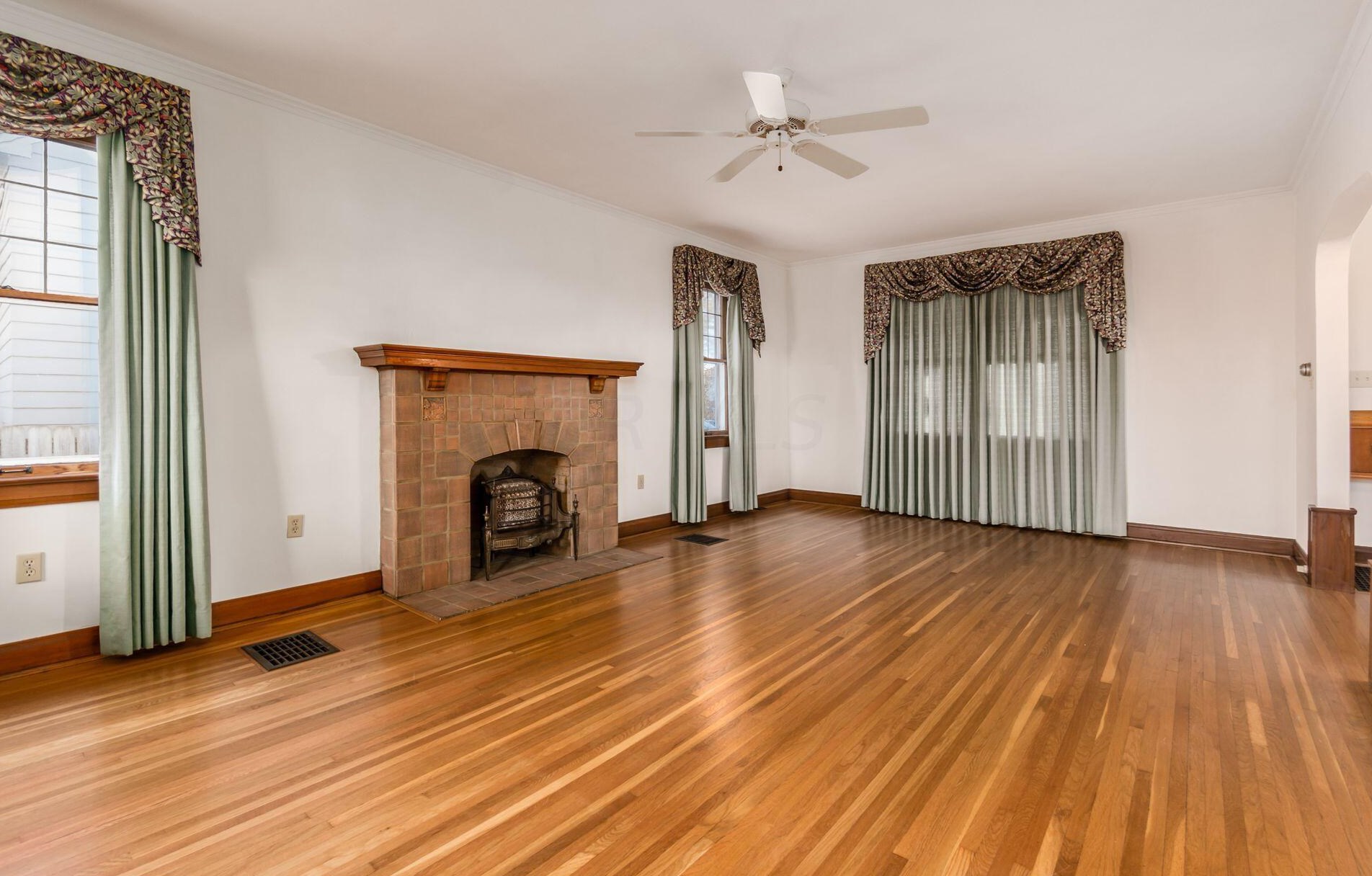 46 Weisheimer Rd, Columbus OH 43214-2146 exterior