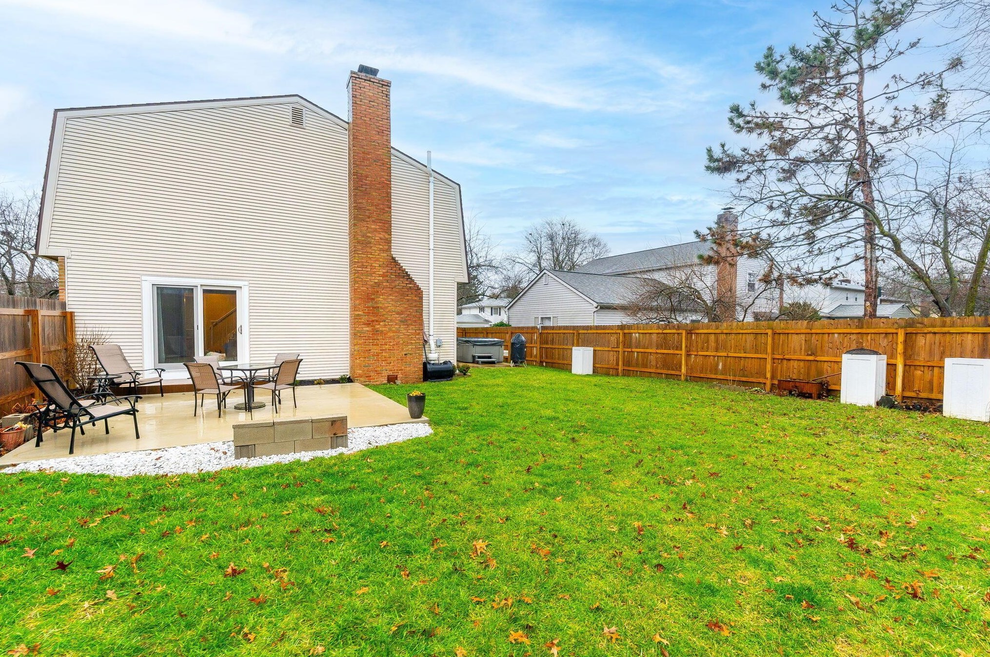 1211 Northport Dr, Columbus OH  43235-4083 exterior