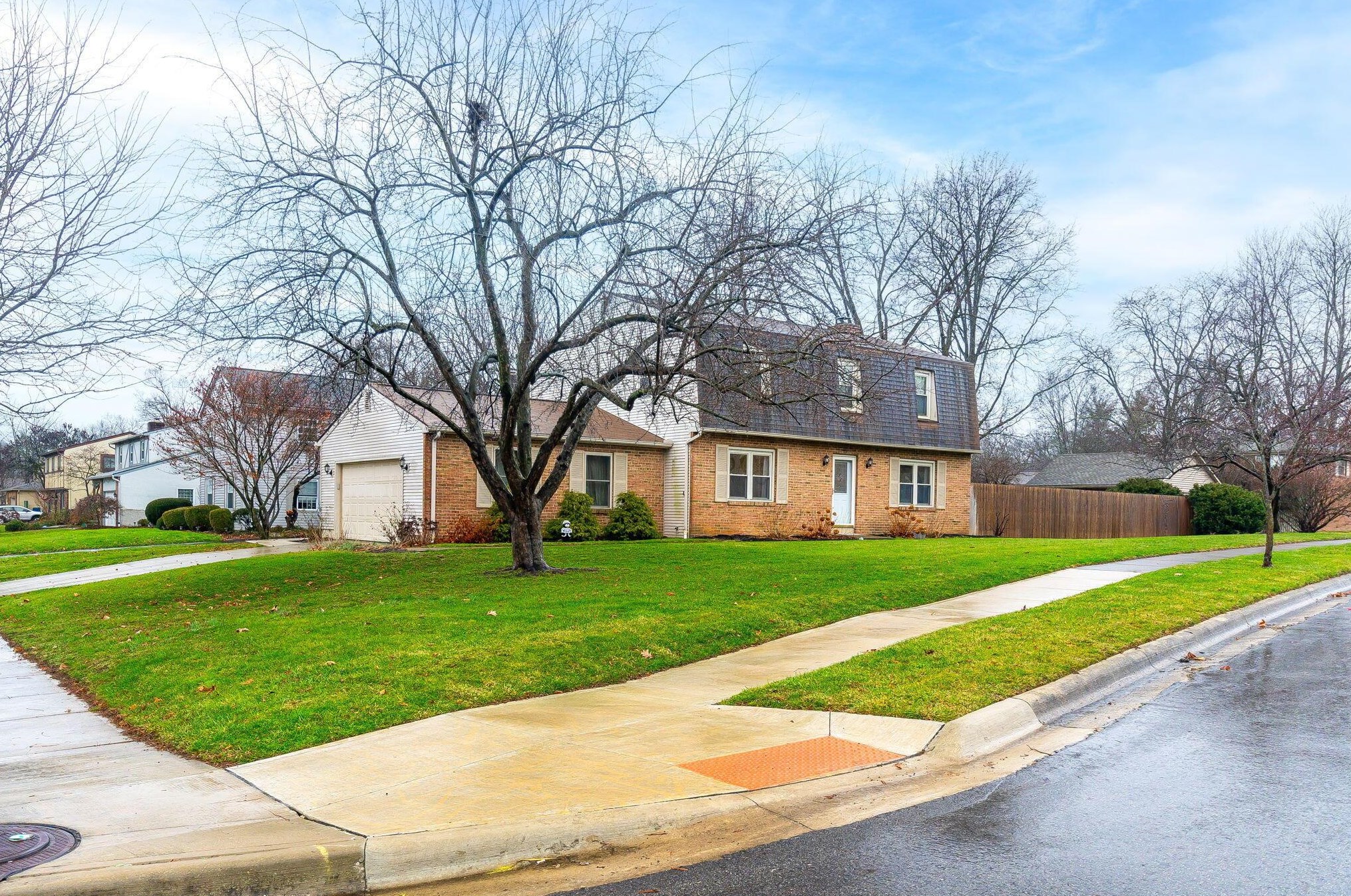 1211 Northport Dr, Columbus OH  43235-4083 exterior