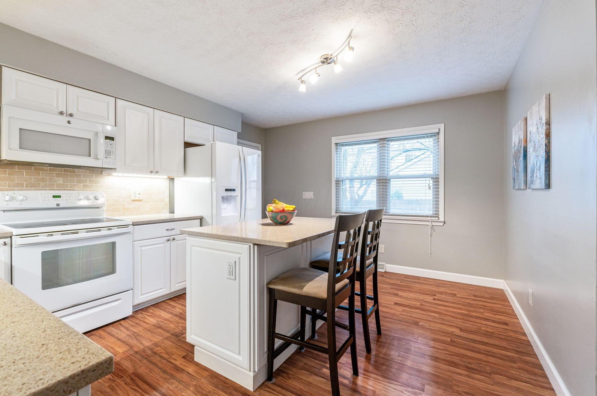 1211 Northport Dr, Columbus OH  43235-4083 exterior