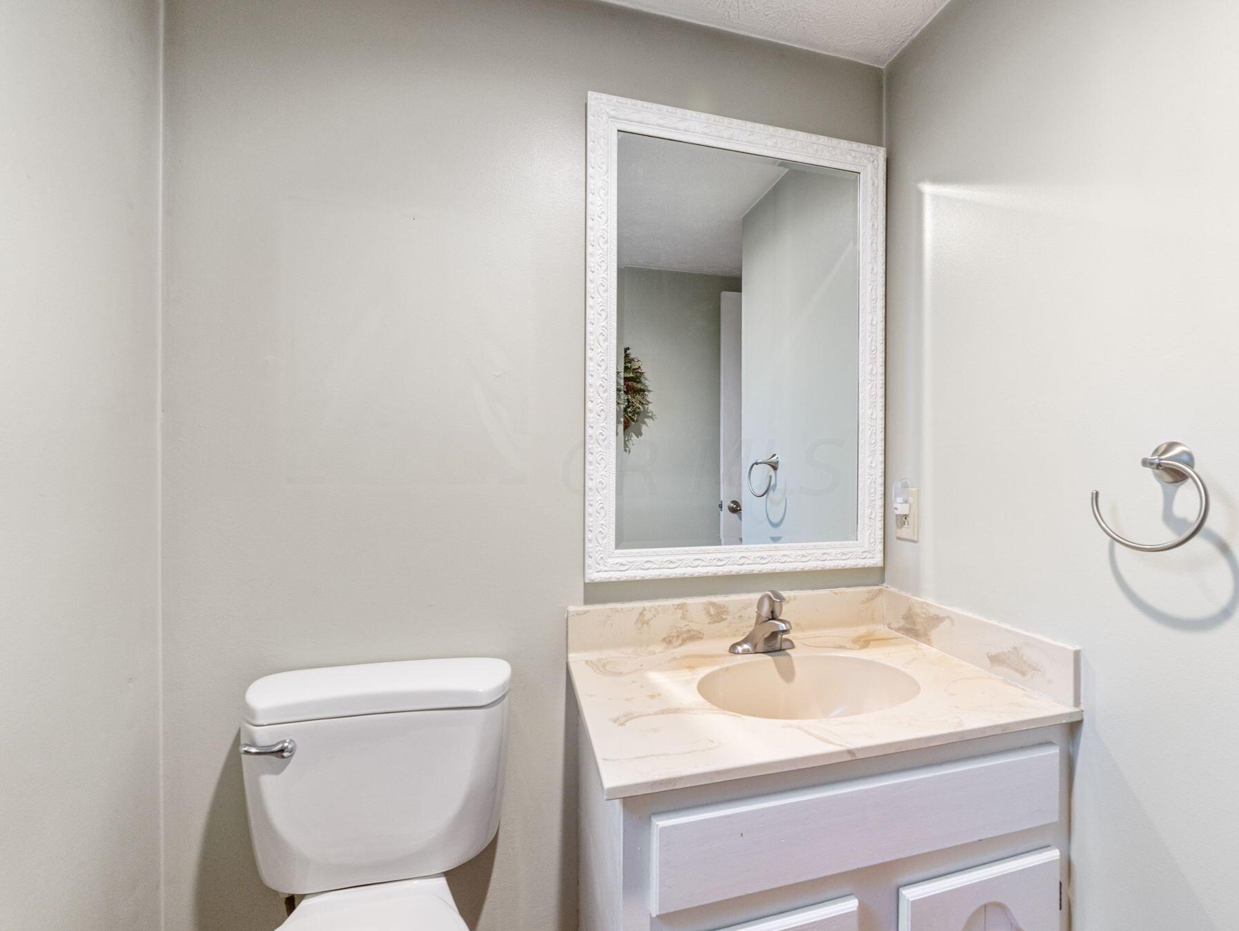 1211 Northport Dr, Columbus OH  43235-4083 exterior