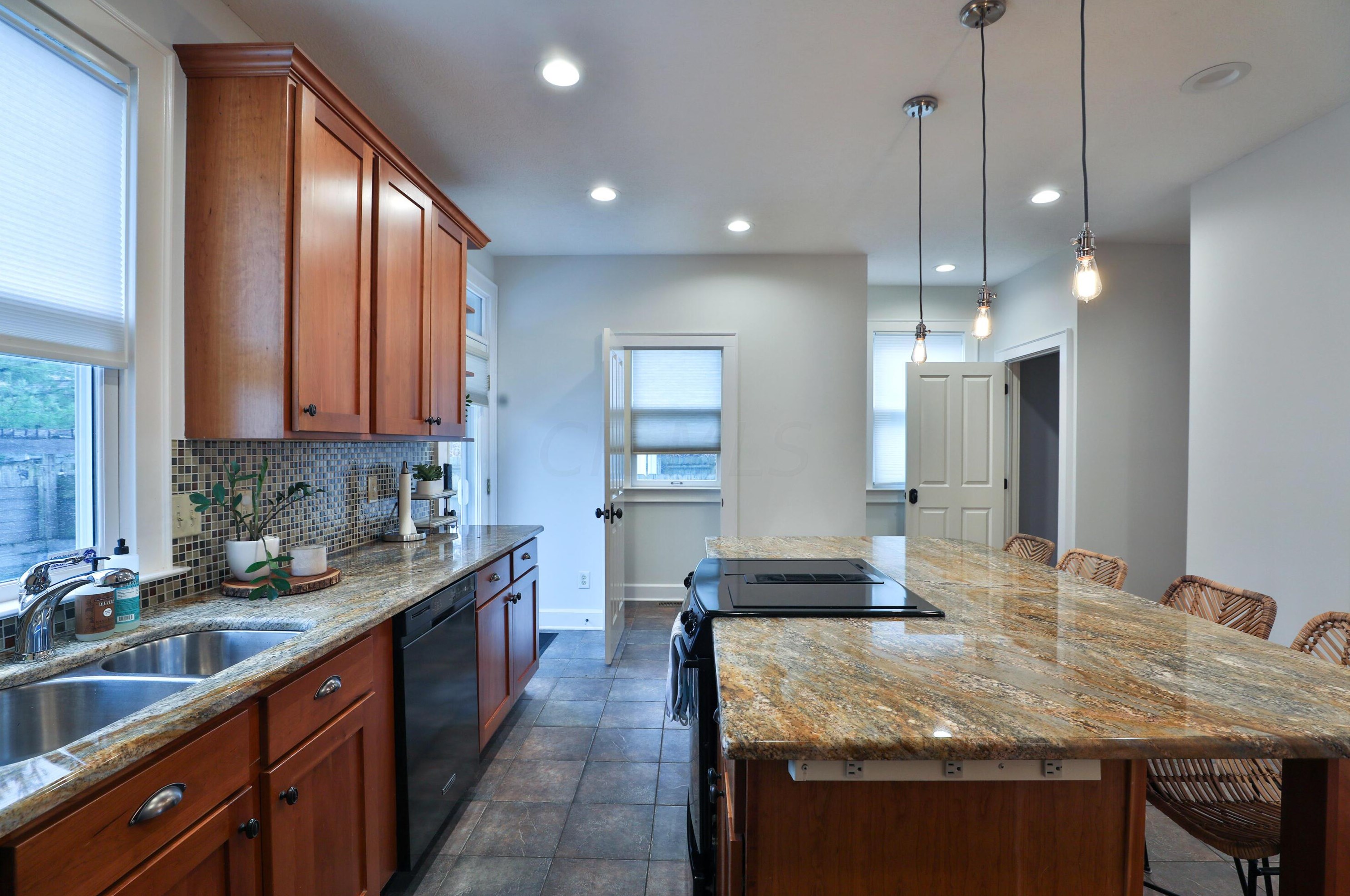 145 Detroit Ave, Columbus OH  43201-3507 exterior