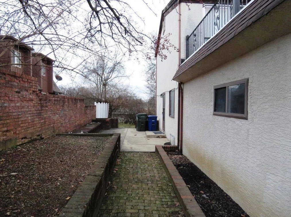 5687 Saranac Dr, Columbus OH  43232-3047 exterior