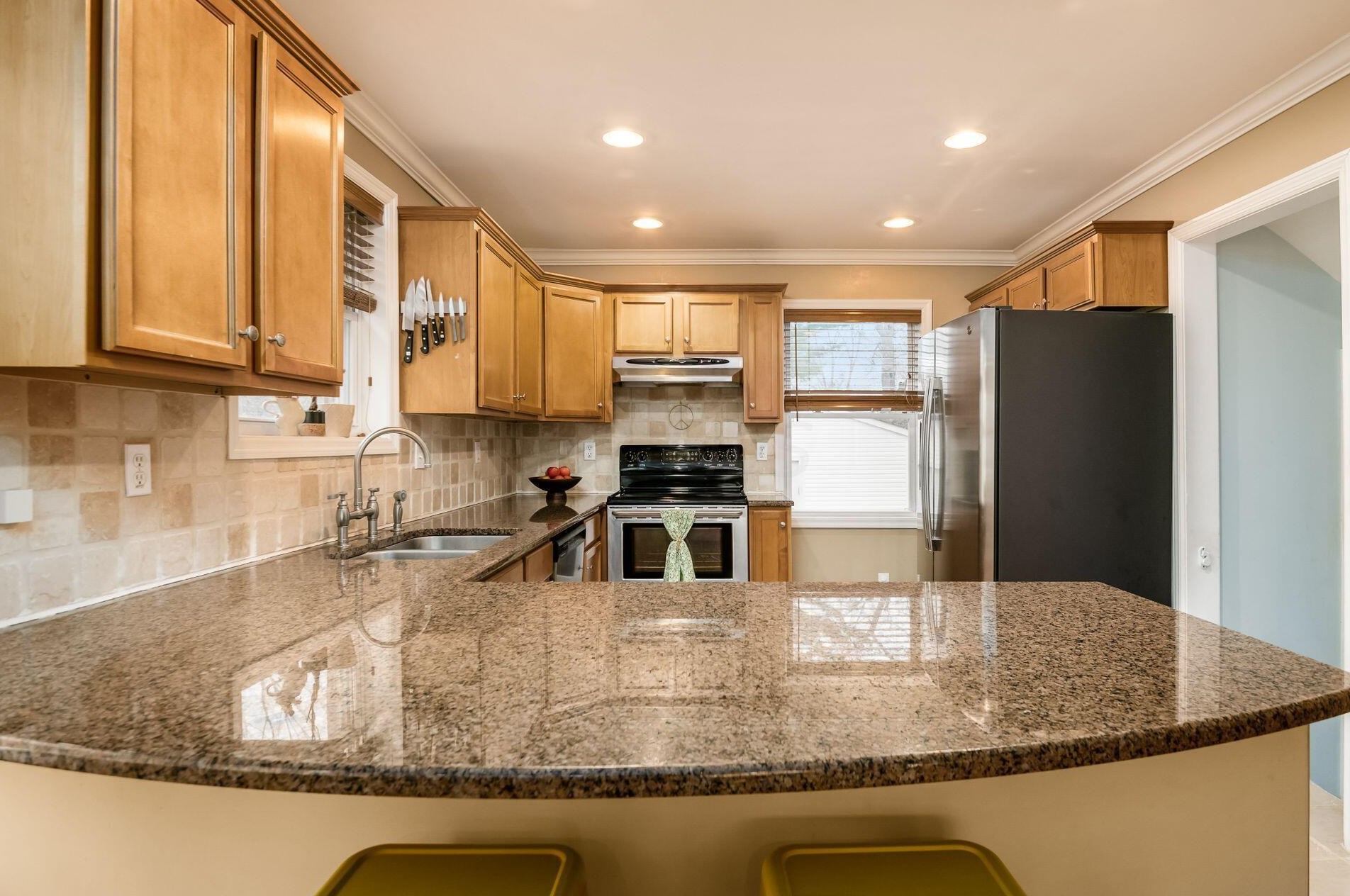 215 Richards Rd, Columbus OH  43214-3737 exterior