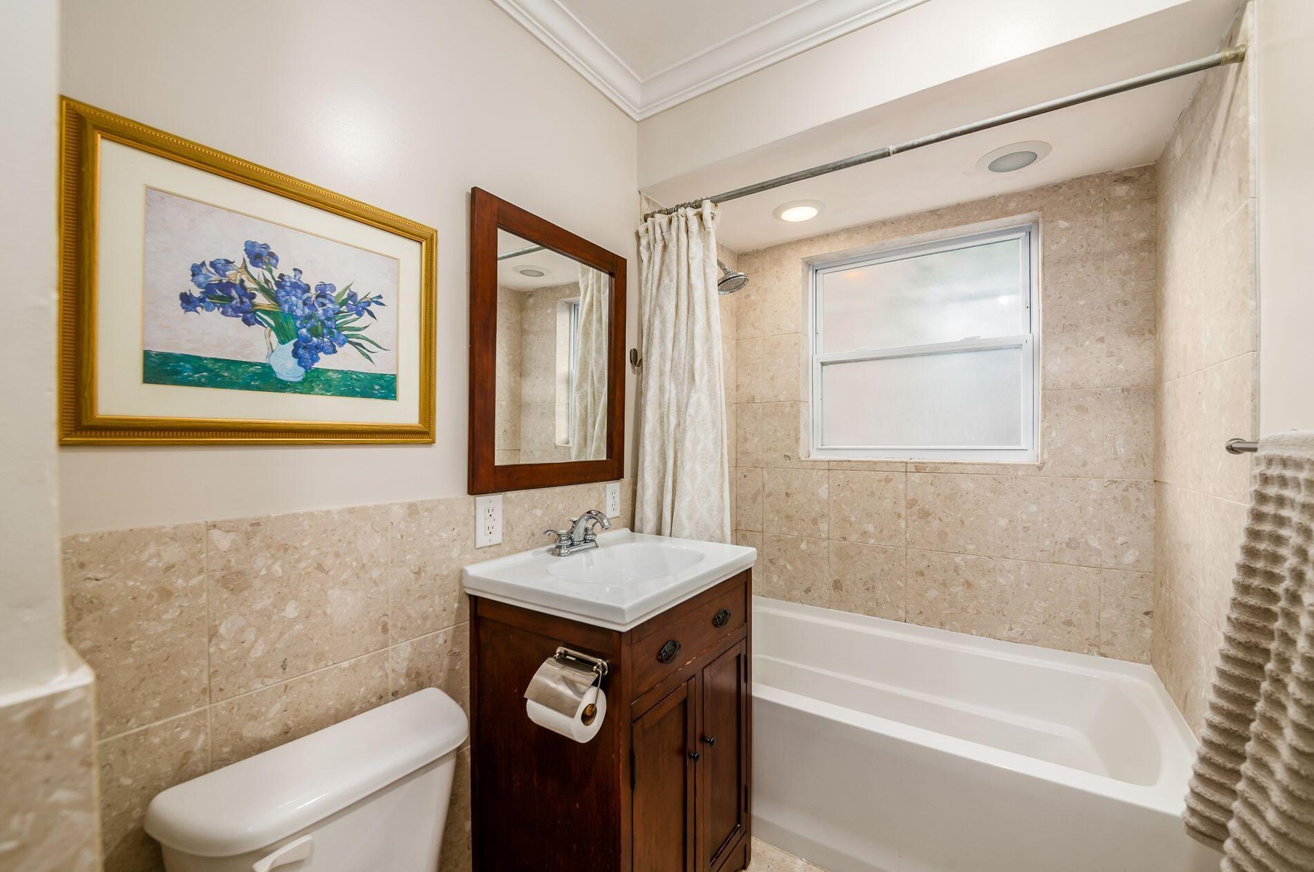 215 Richards Rd, Columbus OH  43214-3737 exterior