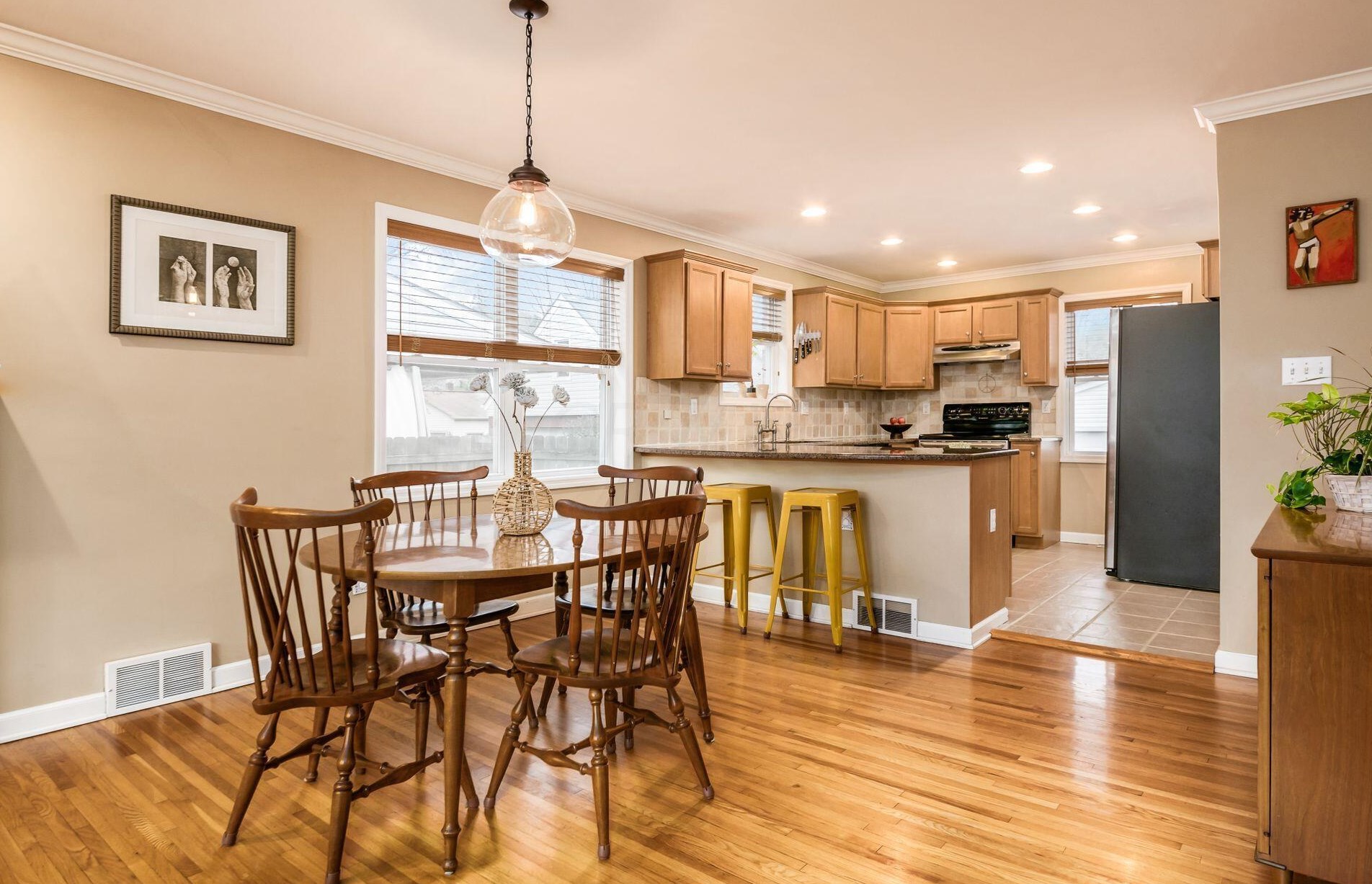 215 Richards Rd, Columbus OH  43214-3737 exterior