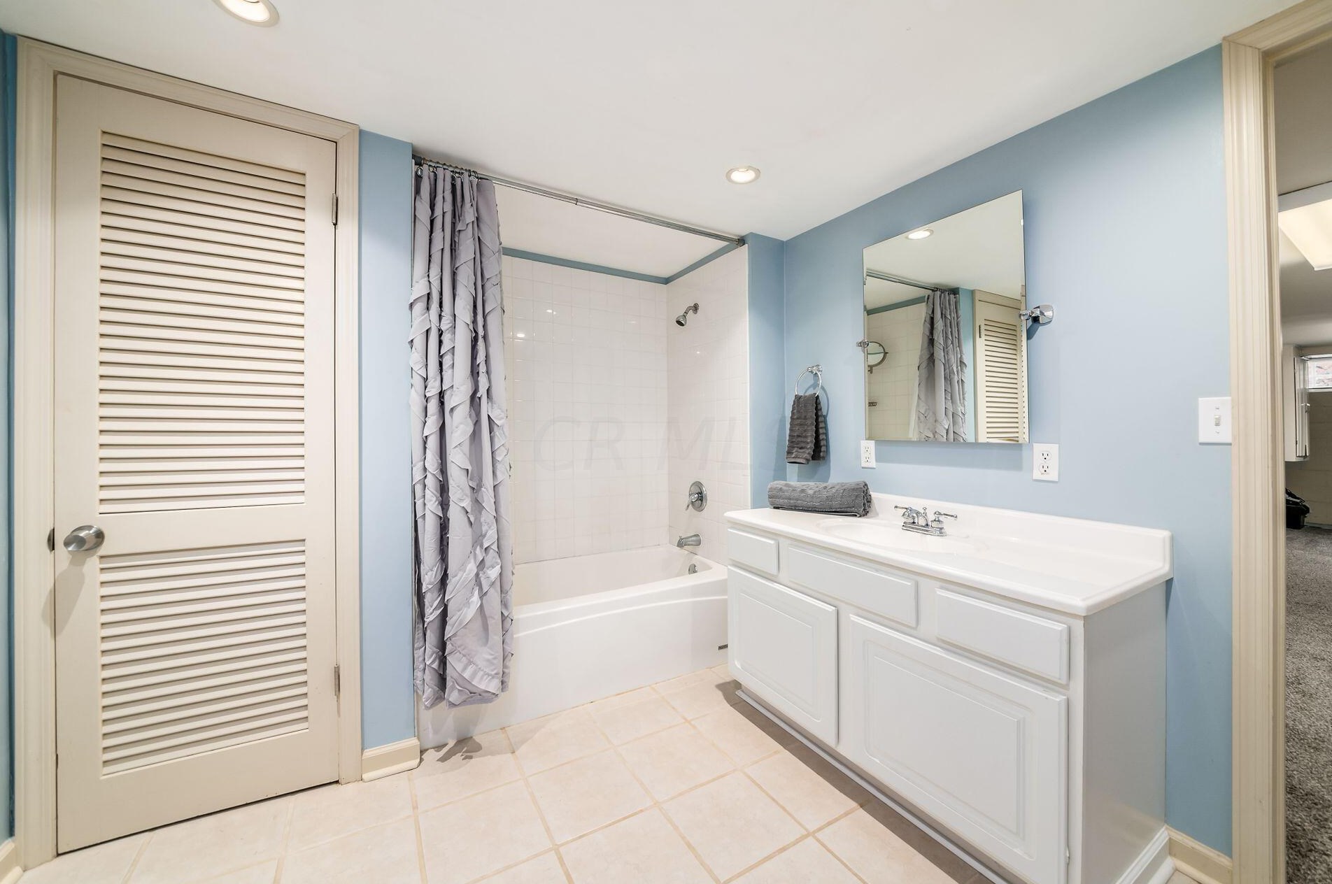 215 Richards Rd, Columbus OH  43214-3737 exterior