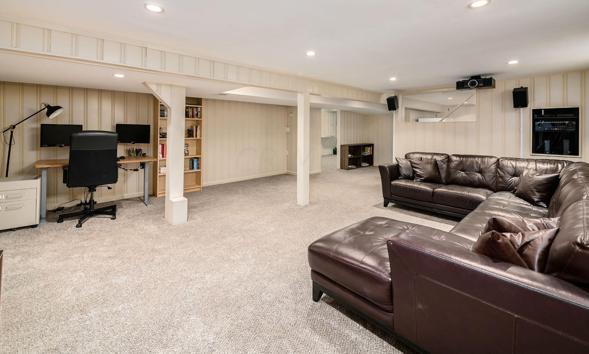 215 Richards Rd, Columbus OH  43214-3737 exterior