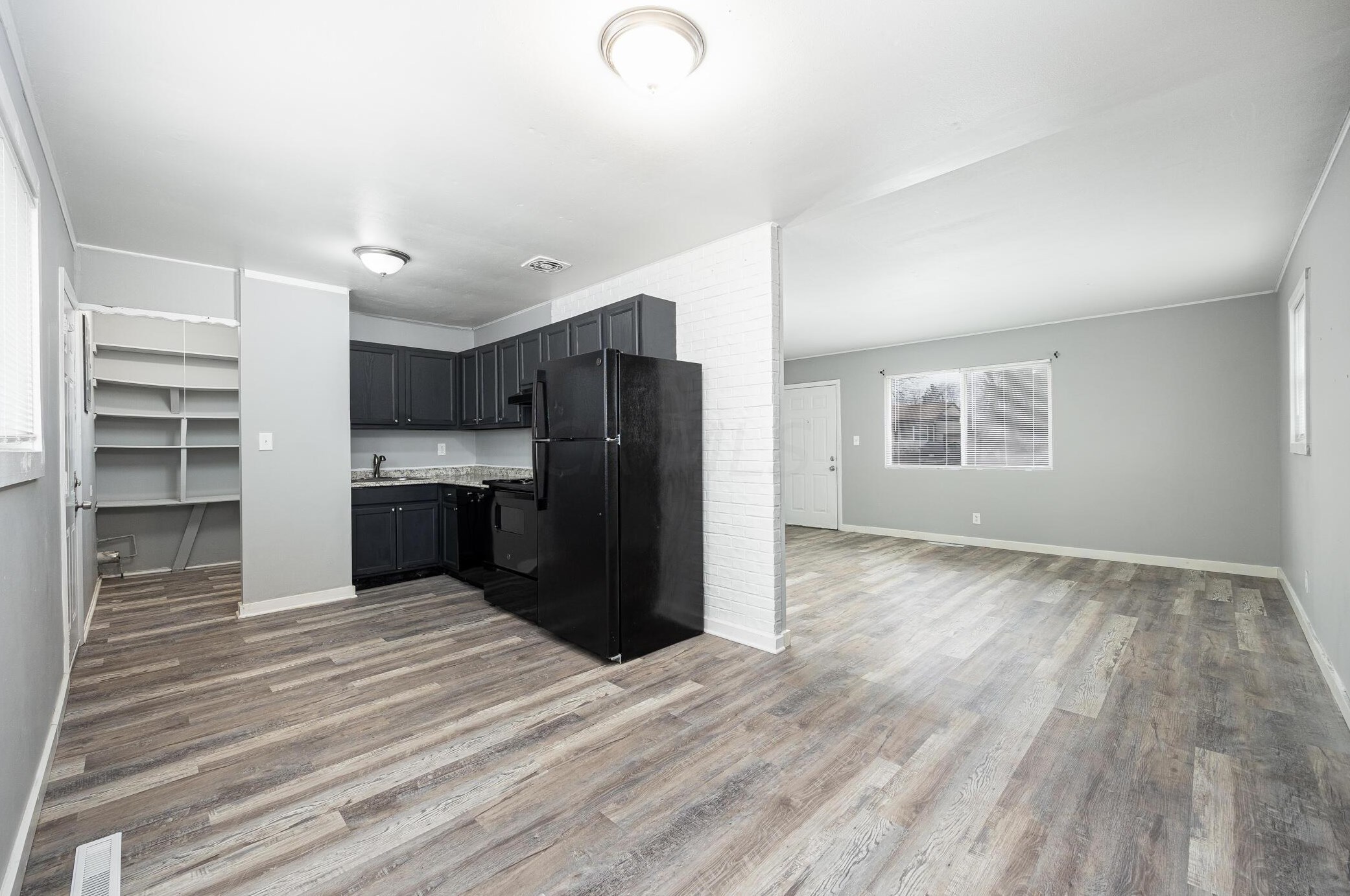 5297 Cullen Dr, Columbus OH  43232-6259 exterior