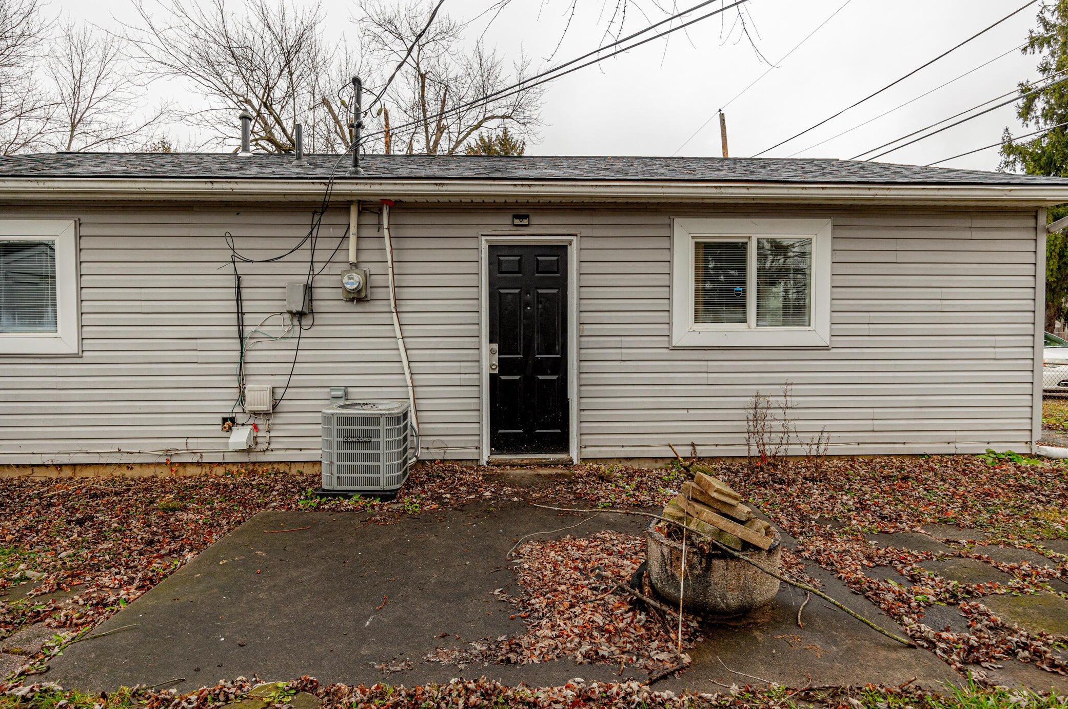 5297 Cullen Dr, Columbus OH  43232-6259 exterior