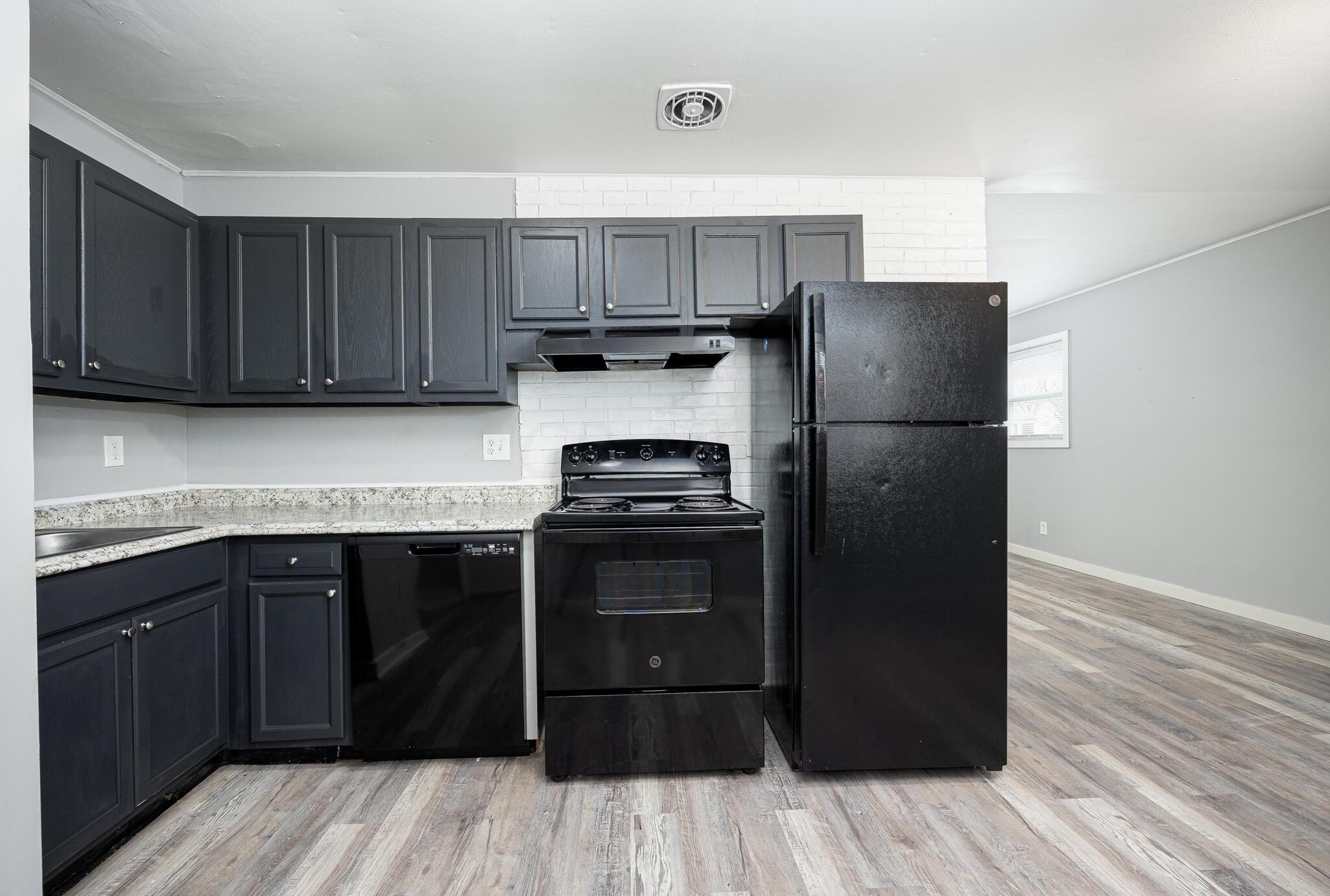 5297 Cullen Dr, Columbus OH  43232-6259 exterior