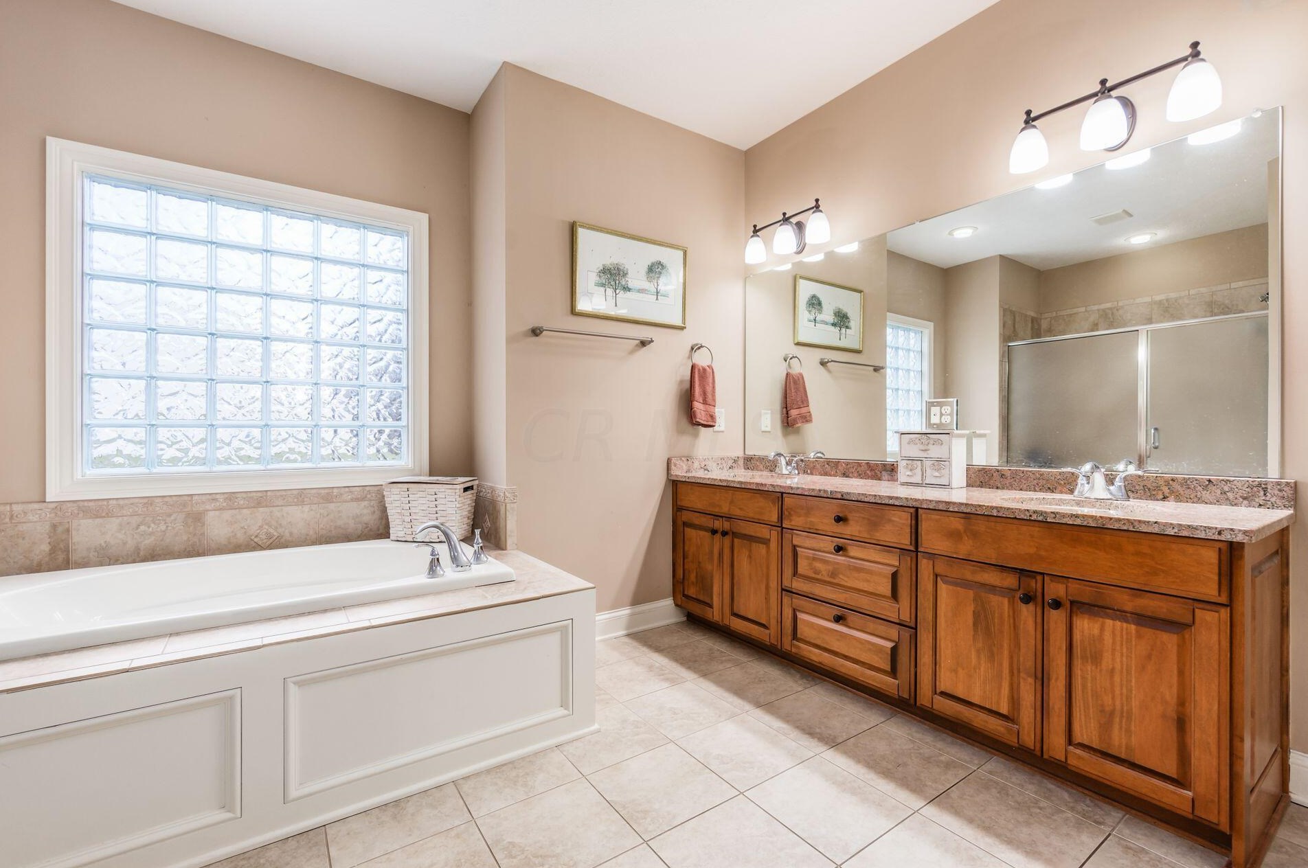 6246 Kinver Edge Way, Columbus OH  43213-5128 exterior