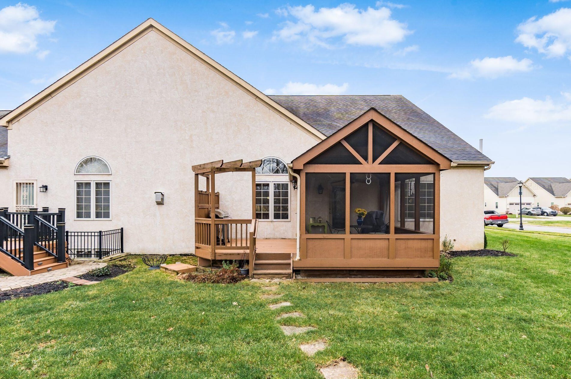 6246 Kinver Edge Way, Columbus OH  43213-5128 exterior