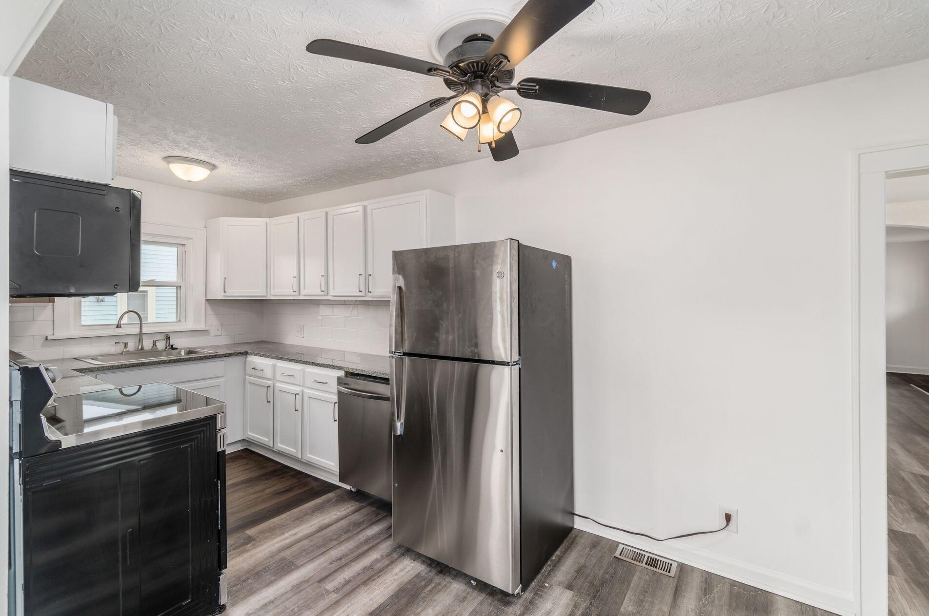 177 Lennox Ave, Columbus OH 43228-1132 exterior