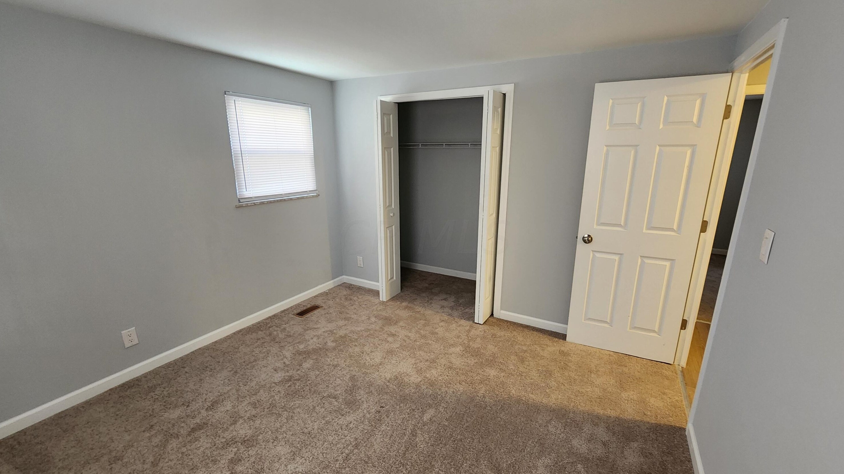 352 Amesbury Dr, Columbus OH  43230-6403 exterior