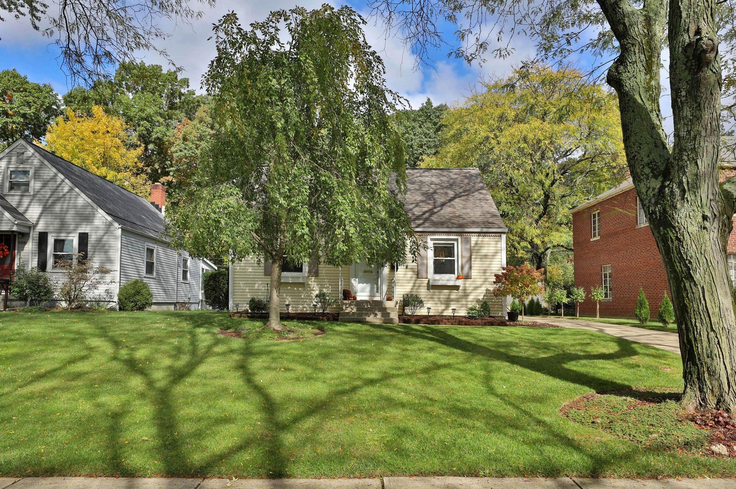 604 Blenheim Rd, Columbus OH  43214-3224 exterior