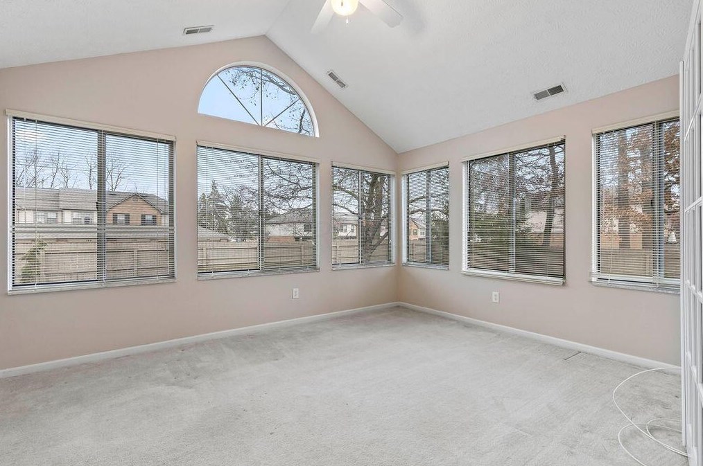 76 Villamere Dr, Columbus OH 43213-1582 exterior