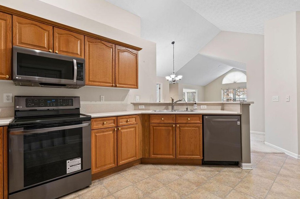 76 Villamere Dr, Columbus OH 43213-1582 exterior