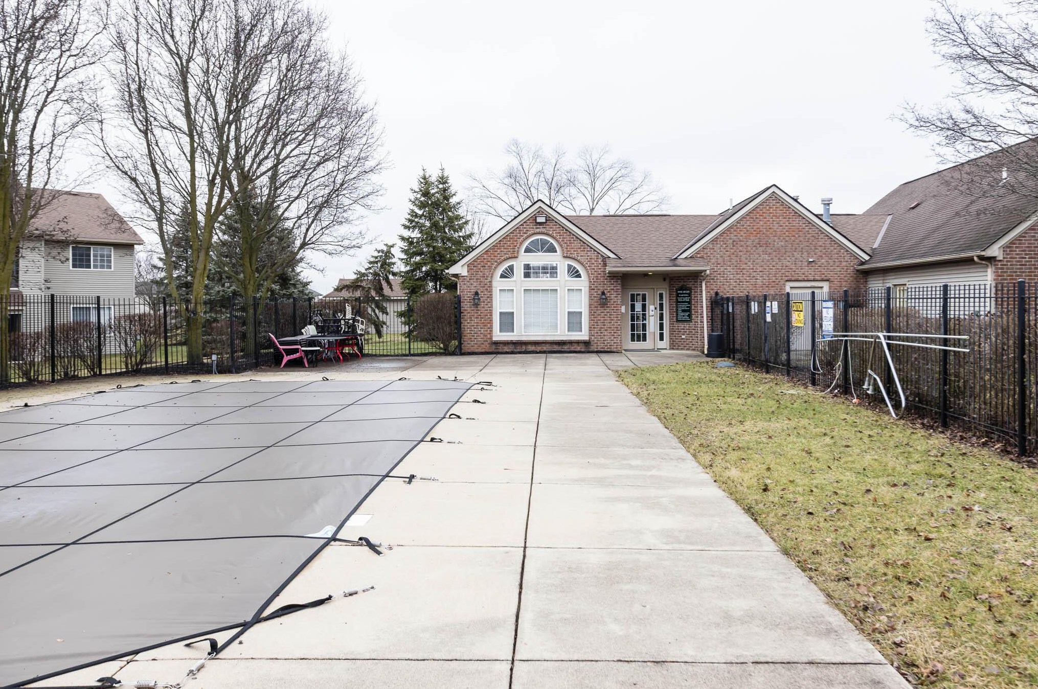 1929 Fortstone Ln, Columbus OH 43228-3876 exterior