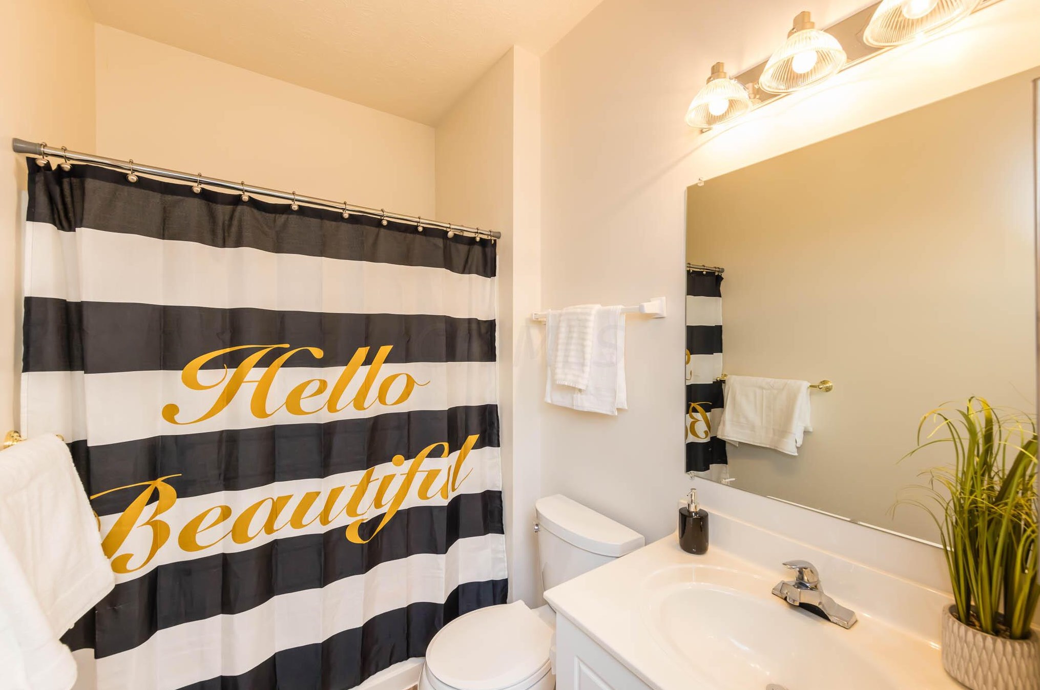 1929 Fortstone Ln, Columbus OH 43228-3876 exterior