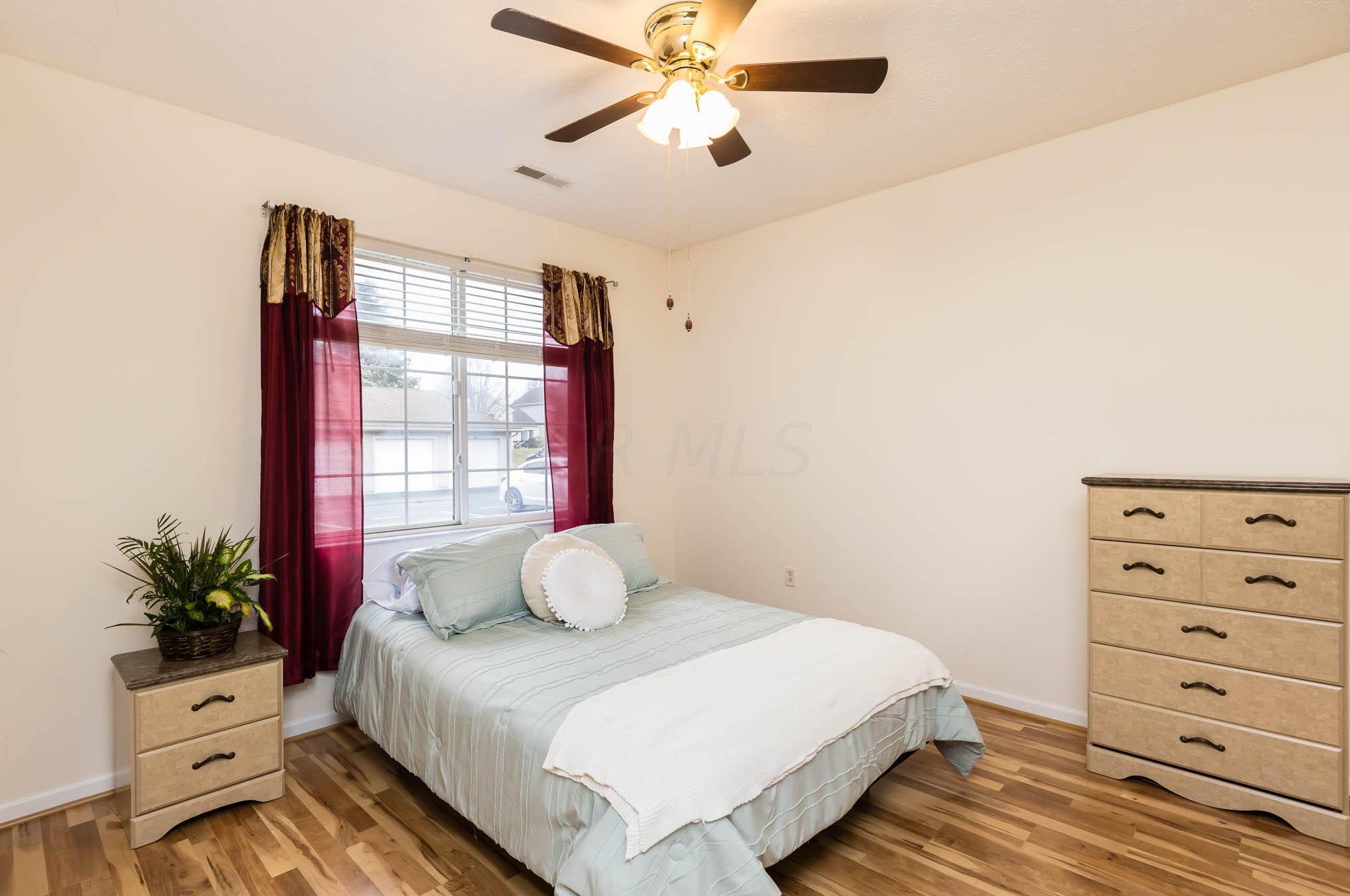 1929 Fortstone Ln, Columbus OH 43228-3876 exterior