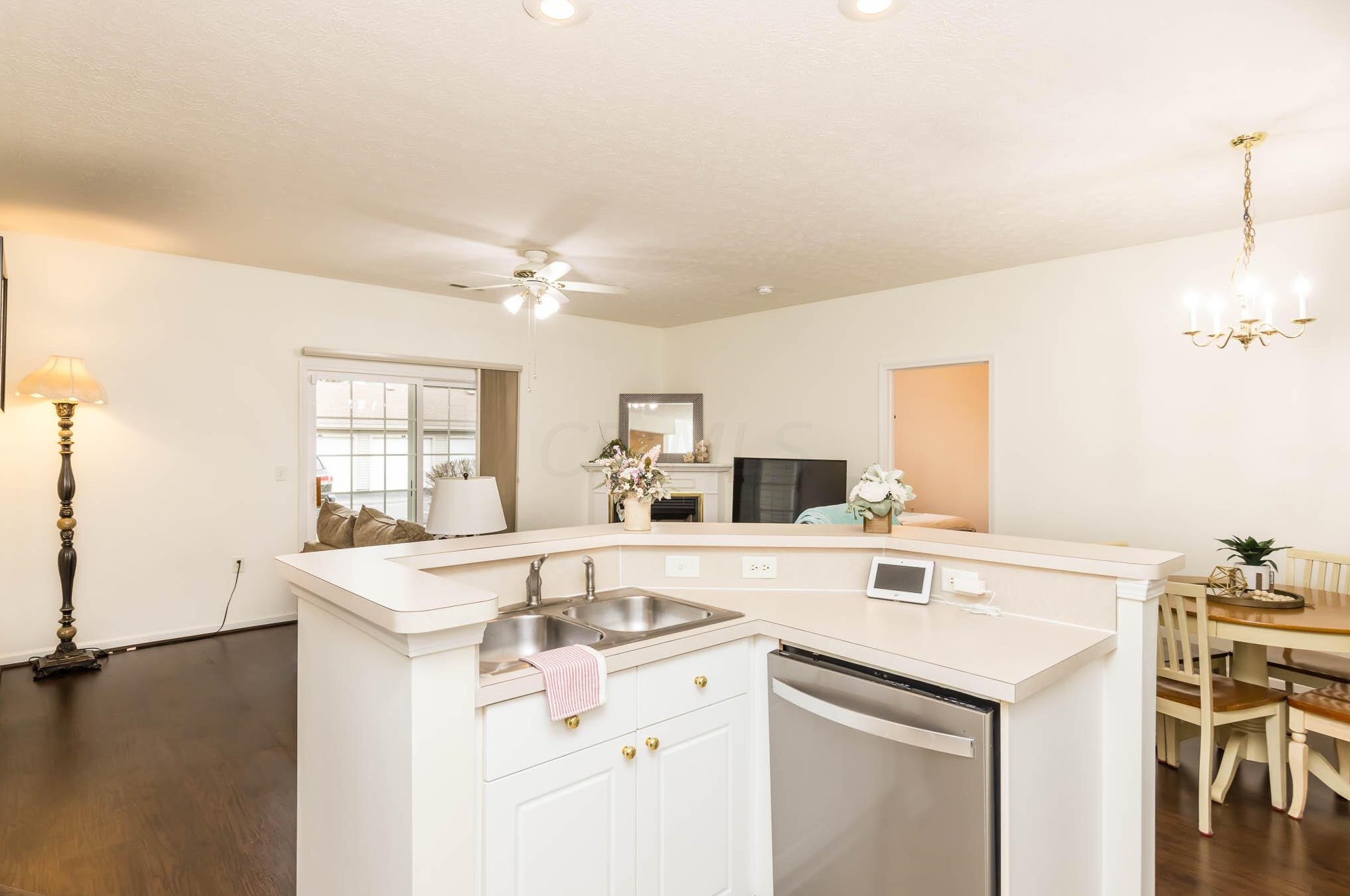 1929 Fortstone Ln, Columbus OH 43228-3876 exterior