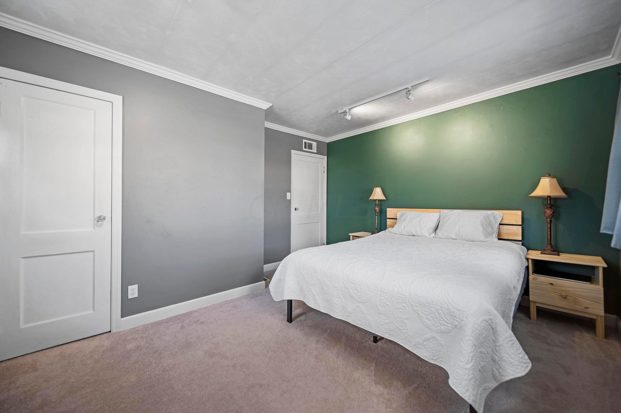 3038 Pontiac St, Columbus OH  43224-4039 exterior