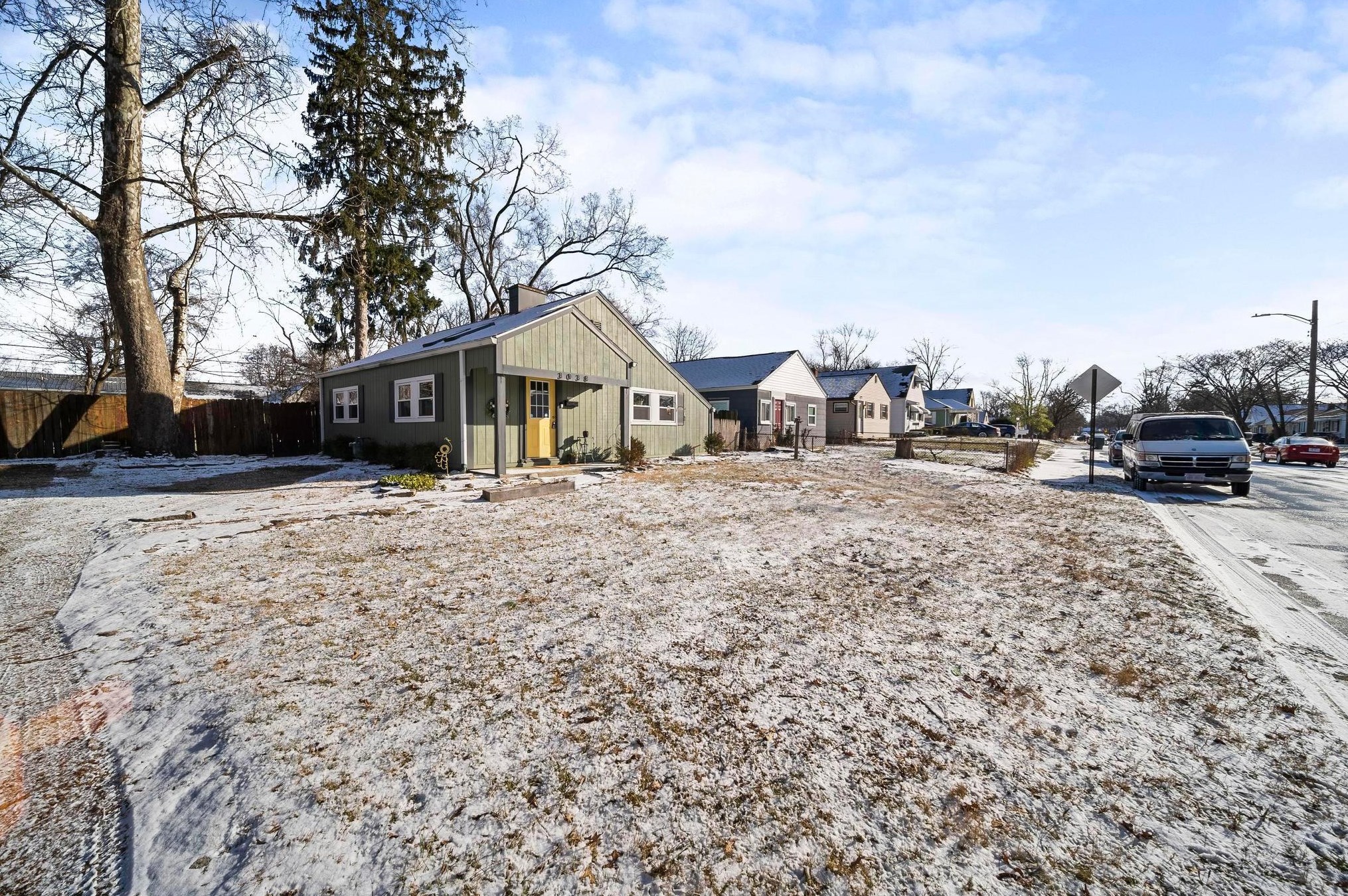 3038 Pontiac St, Columbus OH  43224-4039 exterior