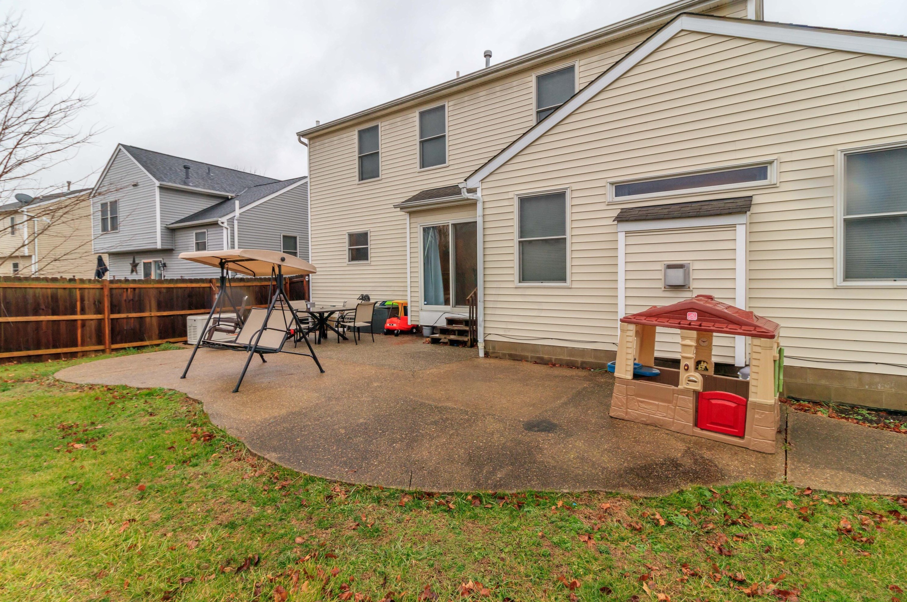 1892 Wind River Dr, Lancaster OH  43130-8017 exterior