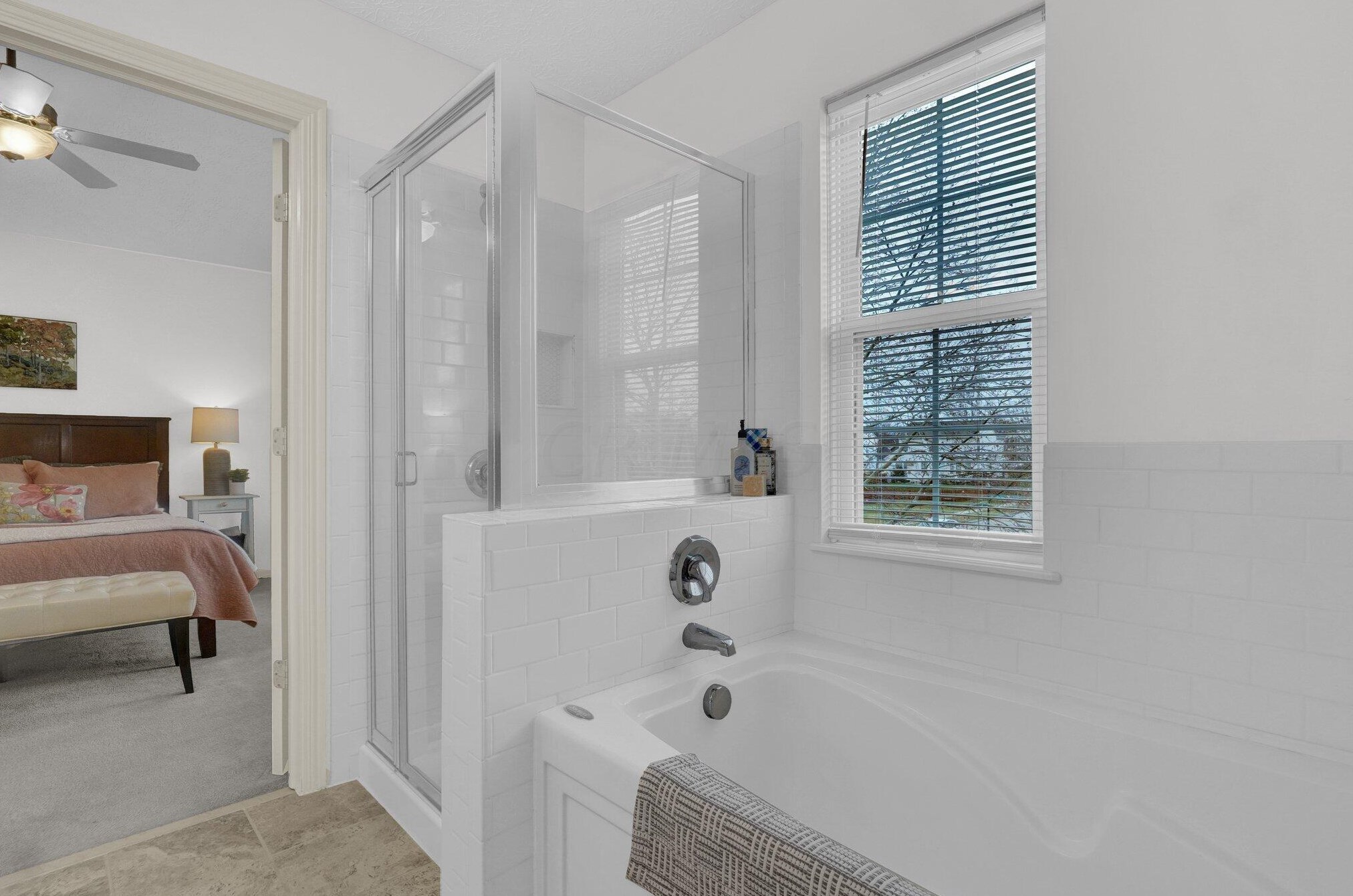 9226 Prestwick Grn Dr, Columbus OH 43240-2137 exterior